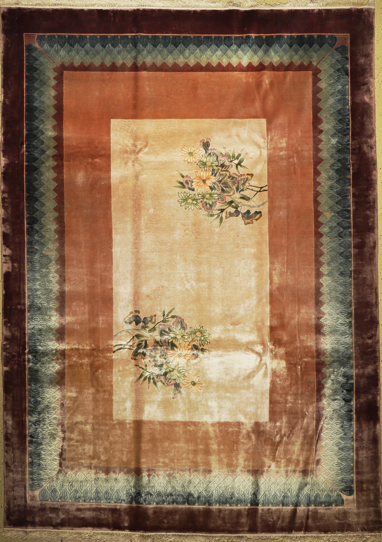 China Seide, ca. 50 Jahre, reine Naturseide, ca. 331 x 238 cm, EHZ: 2, (Fleckig)