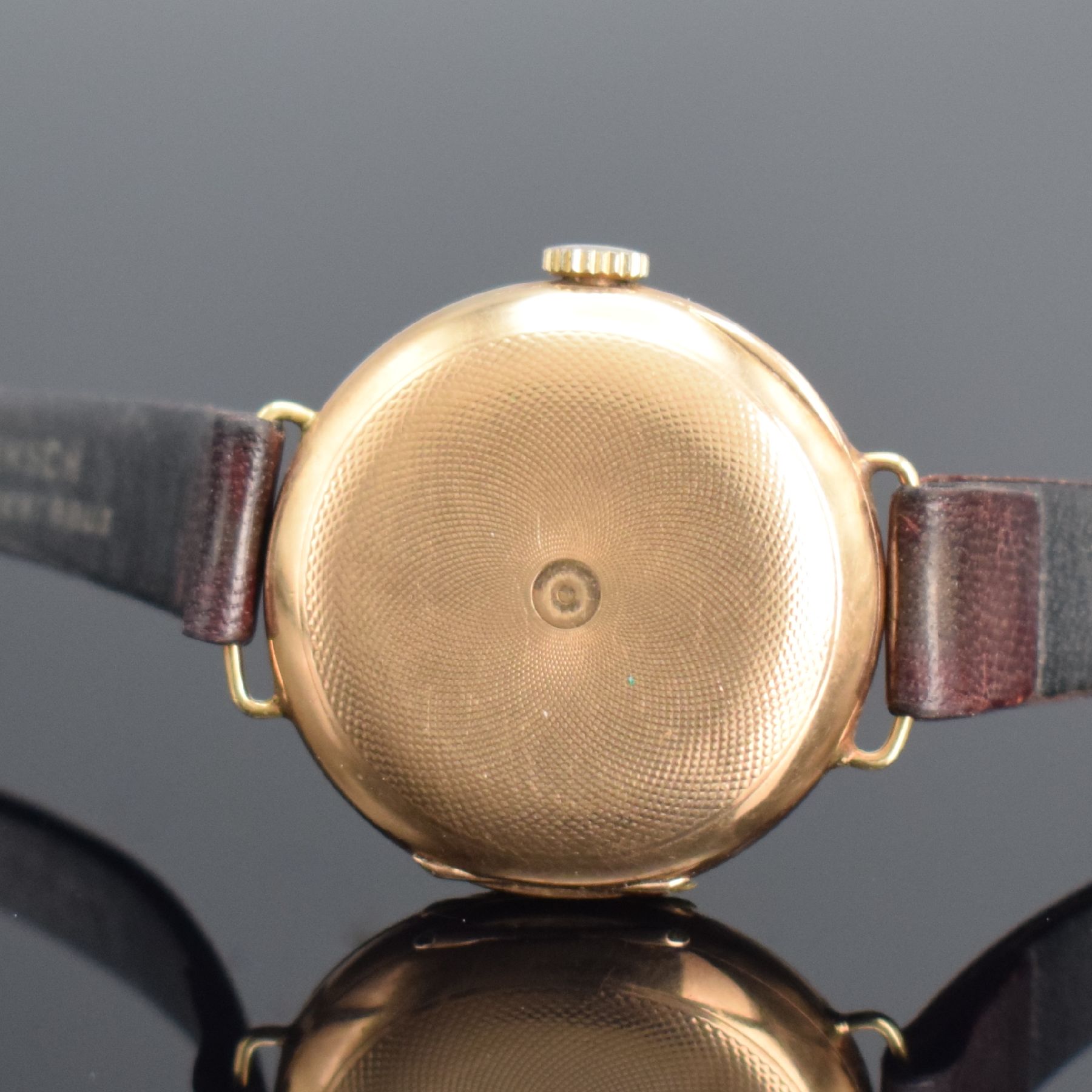 Detail d: OMEGA frühe Armbanduhr in GG 585/000, Handaufzug, Schweiz um 1915, 3-teil. Scharniergeh. l. dell., Boden guill., Emailzifferbl. m. röm. Std., Anz. ...