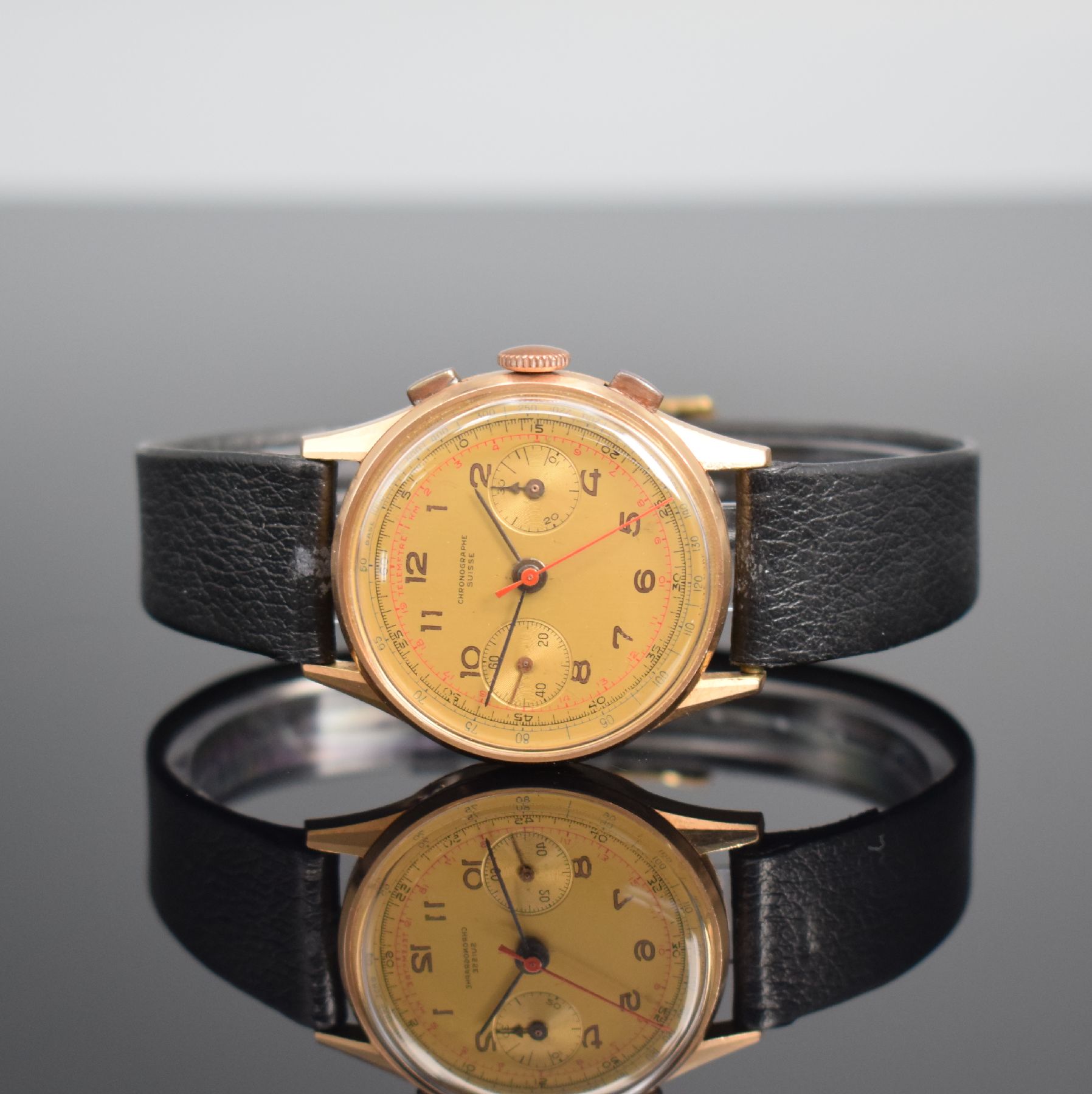 CHRONOGRAPHE SUISSE Armbandchronograph in RG 750/000, Handaufzug, Schweiz um 1950, Geh. l. dell., Boden, Glasrand & verg. Cuv. aufgedr., gold. ...