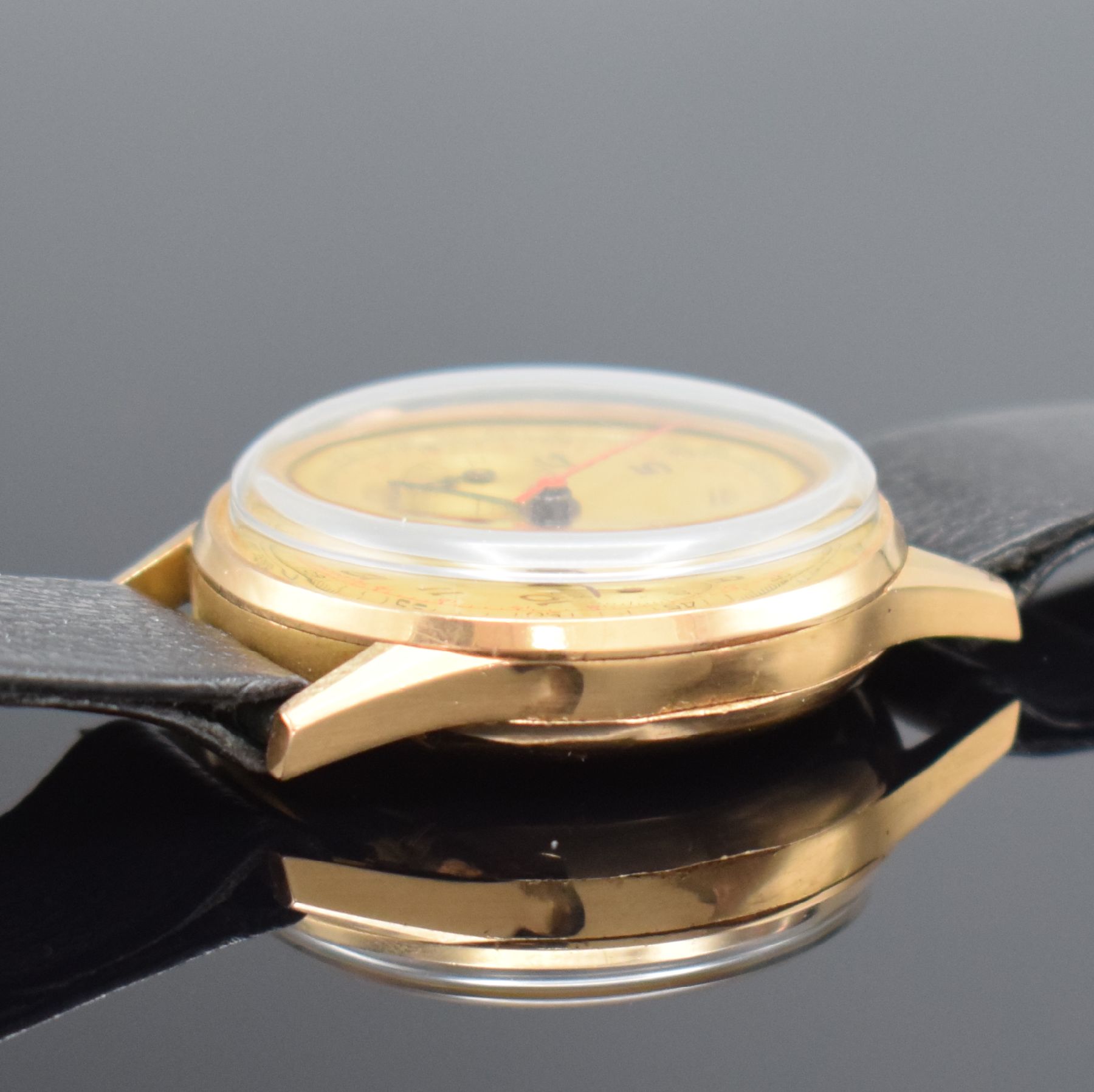 Detail d: CHRONOGRAPHE SUISSE Armbandchronograph in RG 750/000, Handaufzug, Schweiz um 1950, Geh. l. dell., Boden, Glasrand & verg. Cuv. aufgedr., gold. ...