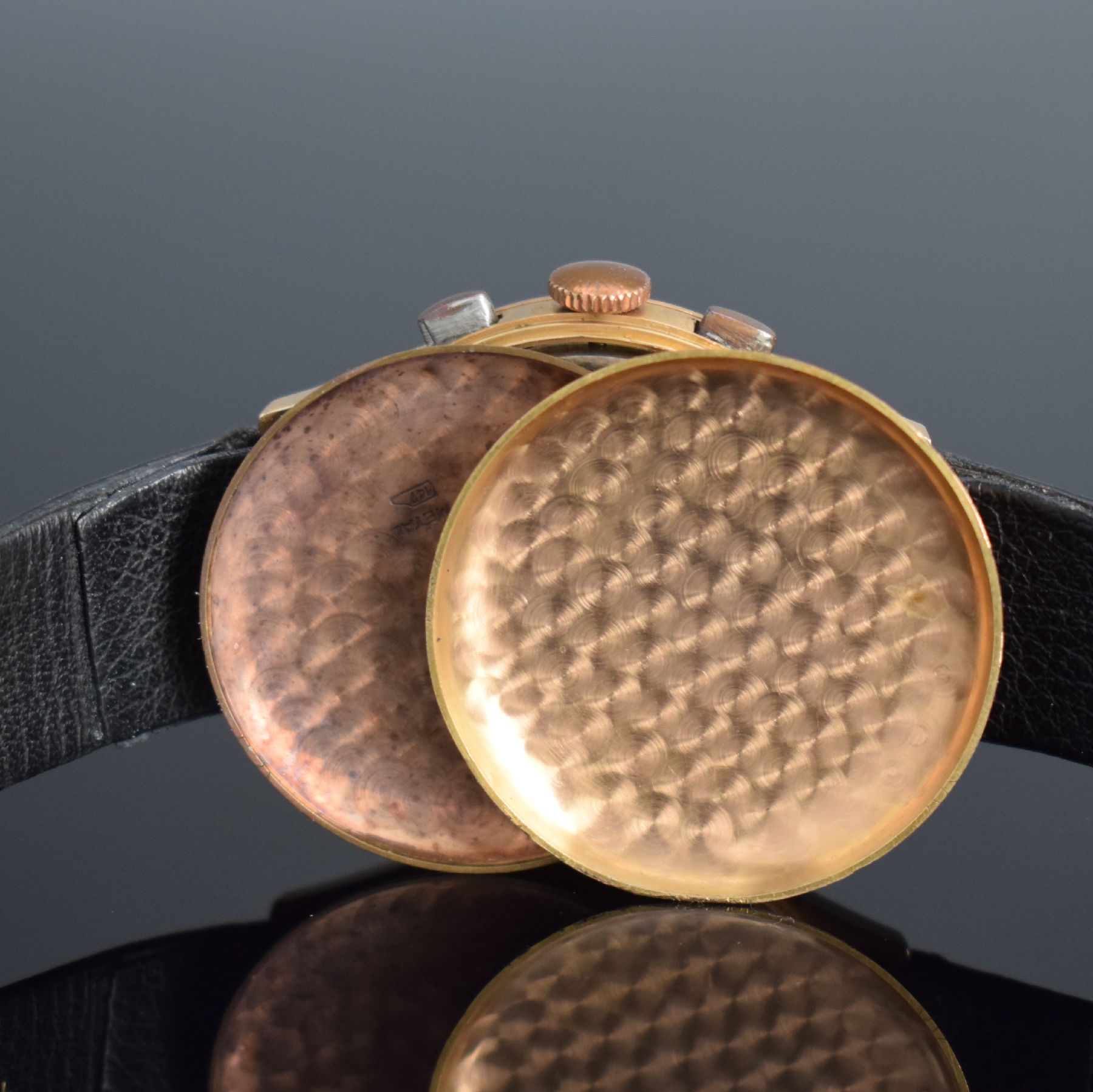 Detail g: CHRONOGRAPHE SUISSE Armbandchronograph in RG 750/000, Handaufzug, Schweiz um 1950, Geh. l. dell., Boden, Glasrand & verg. Cuv. aufgedr., gold. ...