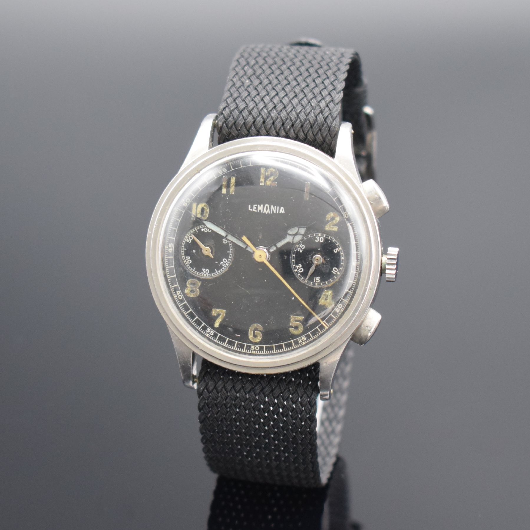 LEMANIA Schaltradchronograph Kaliber 15TL, Handaufzug, Schweiz 1940er Jahre, 3-teil. Edelstahlgeh., Boden & Glasrand aufgedr., schwarzes Zifferbl. m. ...