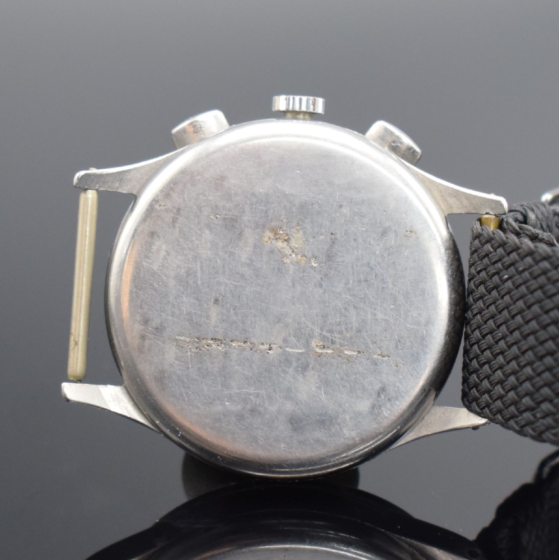 Detail b: LEMANIA Schaltradchronograph Kaliber 15TL, Handaufzug, Schweiz 1940er Jahre, 3-teil. Edelstahlgeh., Boden & Glasrand aufgedr., schwarzes Zifferbl. m. ...