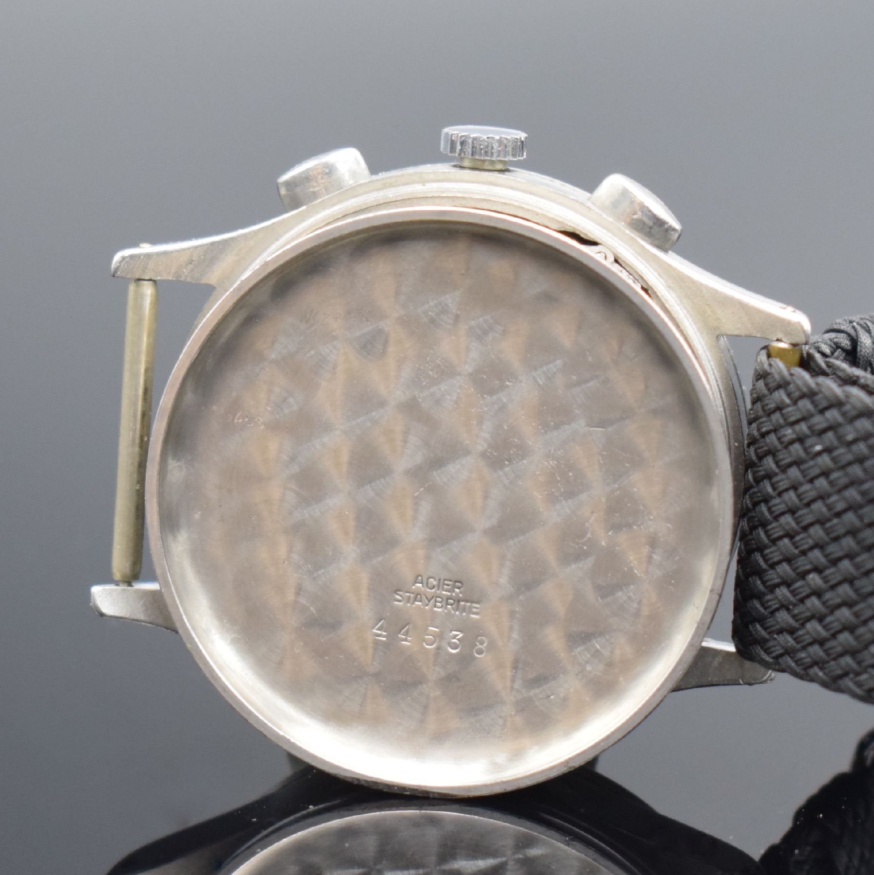 Detail d: LEMANIA Schaltradchronograph Kaliber 15TL, Handaufzug, Schweiz 1940er Jahre, 3-teil. Edelstahlgeh., Boden & Glasrand aufgedr., schwarzes Zifferbl. m. ...