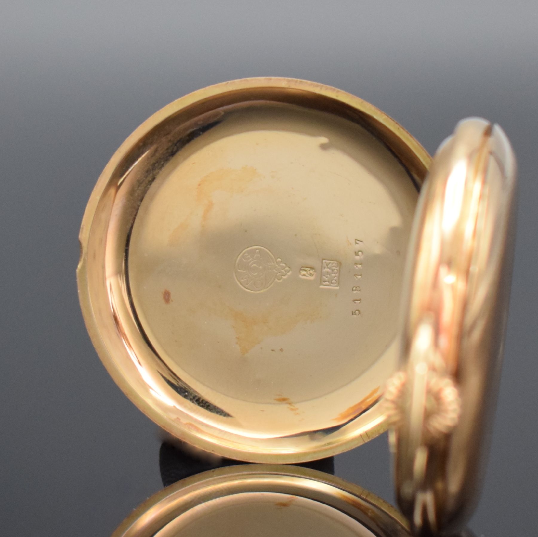 Detail a: OMEGA Savonette Herrentaschenuhr in RoseG 585/000, Schweiz um 1910, 4-teil. Goldgeh. l. dell., Goldcuvette m. Medaillengravur, beide Schalen sym. ...