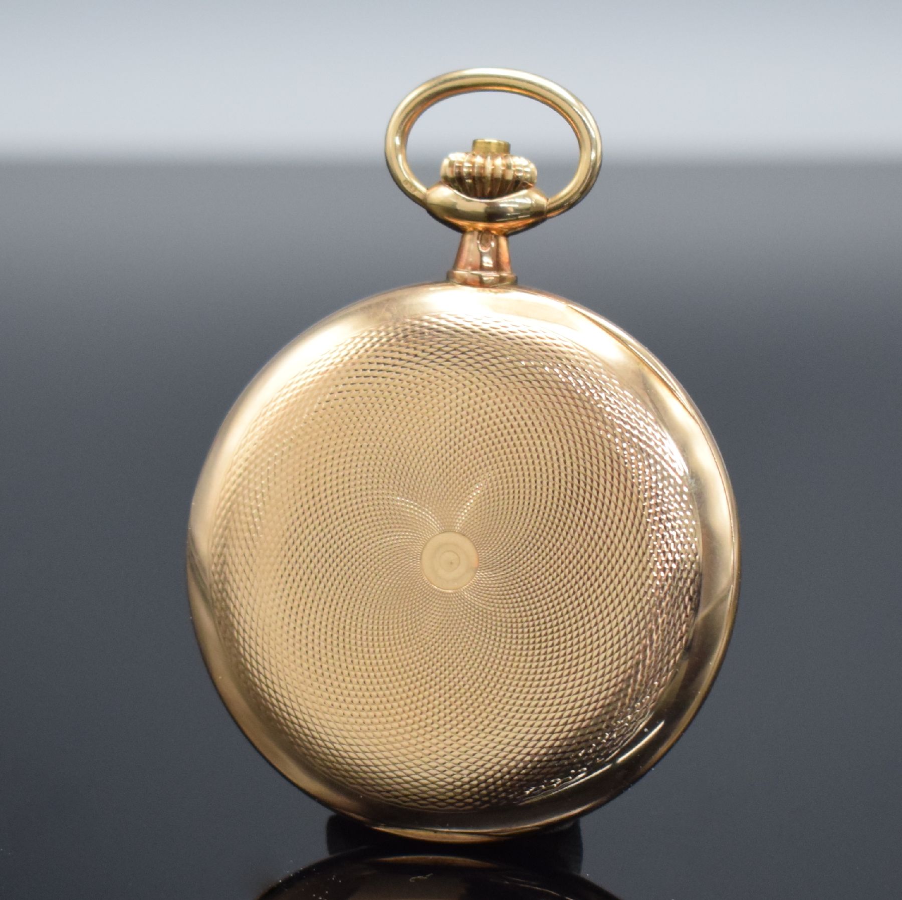 Detail c: OMEGA Savonette Herrentaschenuhr in RoseG 585/000, Schweiz um 1910, 4-teil. Goldgeh. l. dell., Goldcuvette m. Medaillengravur, beide Schalen sym. ...