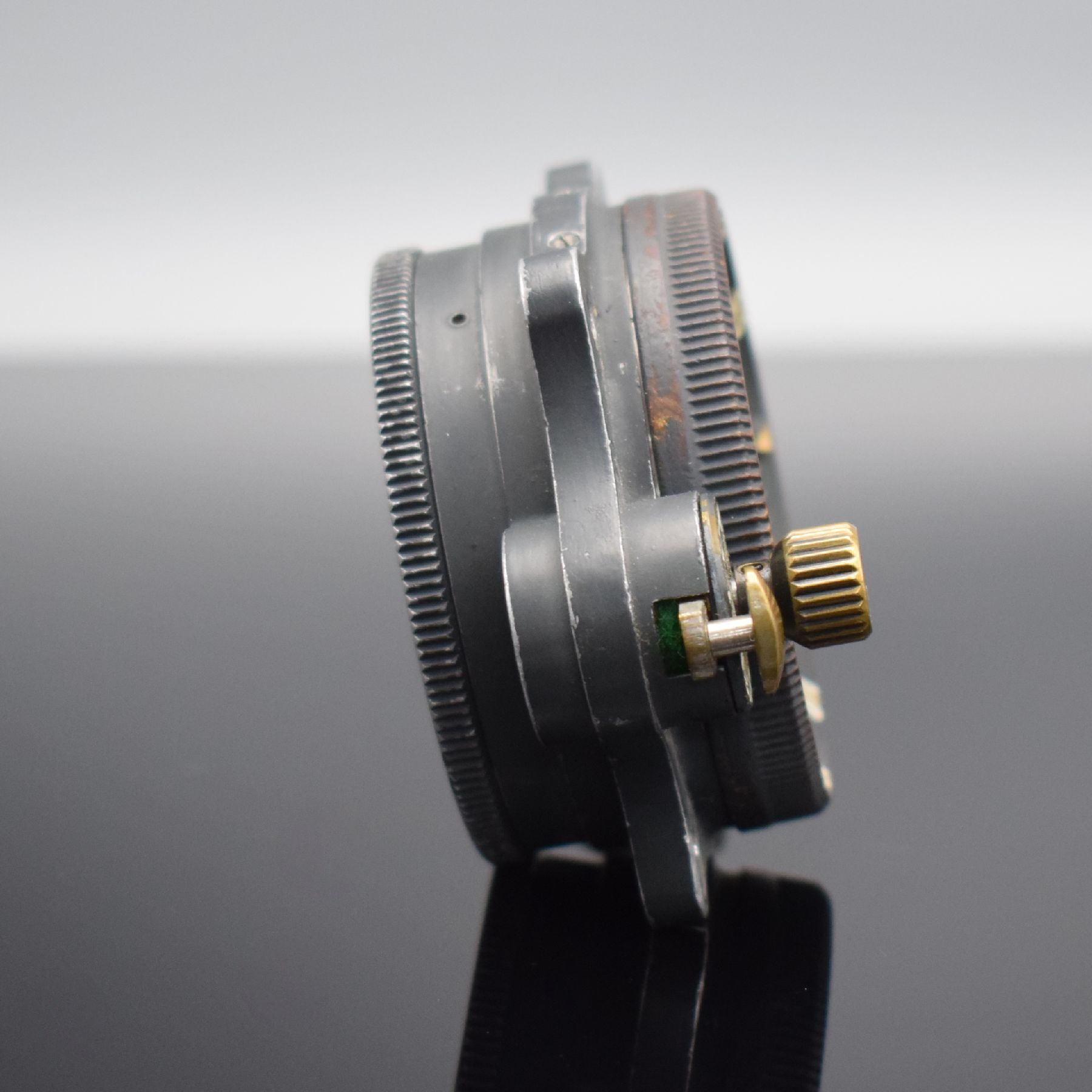 Detail a: JUNGHANS Einbauborduhr mit Schaltradchronograph Versorgungs-Nr. FL23885 mit Kaliber J30BZ, Deutschland Ende 1930er Jahre, geschwärztes ...