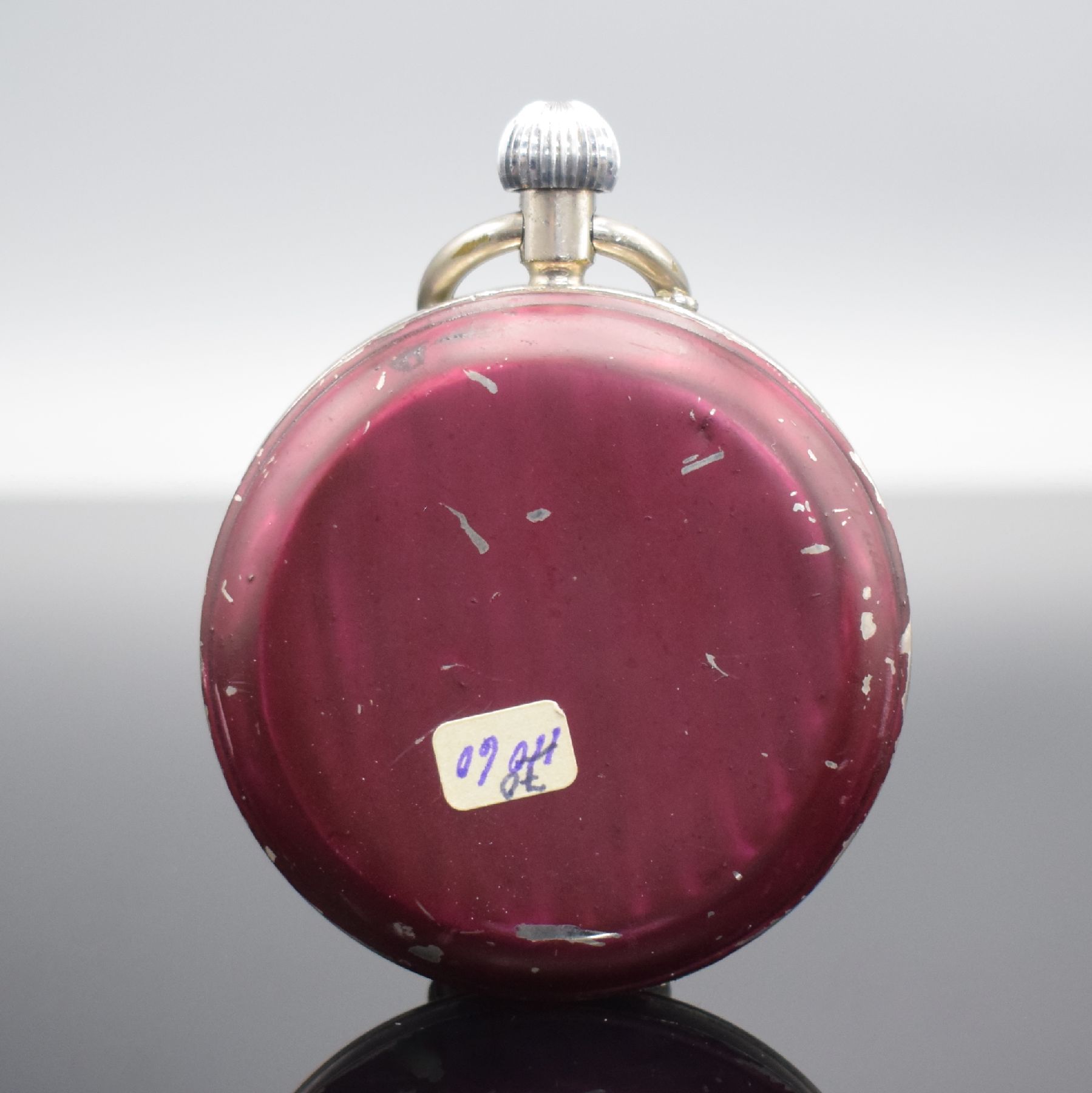 Detail a: KIROWA russische Deckuhr um 1955, 4-teil., vern. Geh. ber., Boden, Glasrand & Cuv. aufgedr., silb. Metallzifferbl. altersbed. fl., gebl. Zeiger, Anz. ...