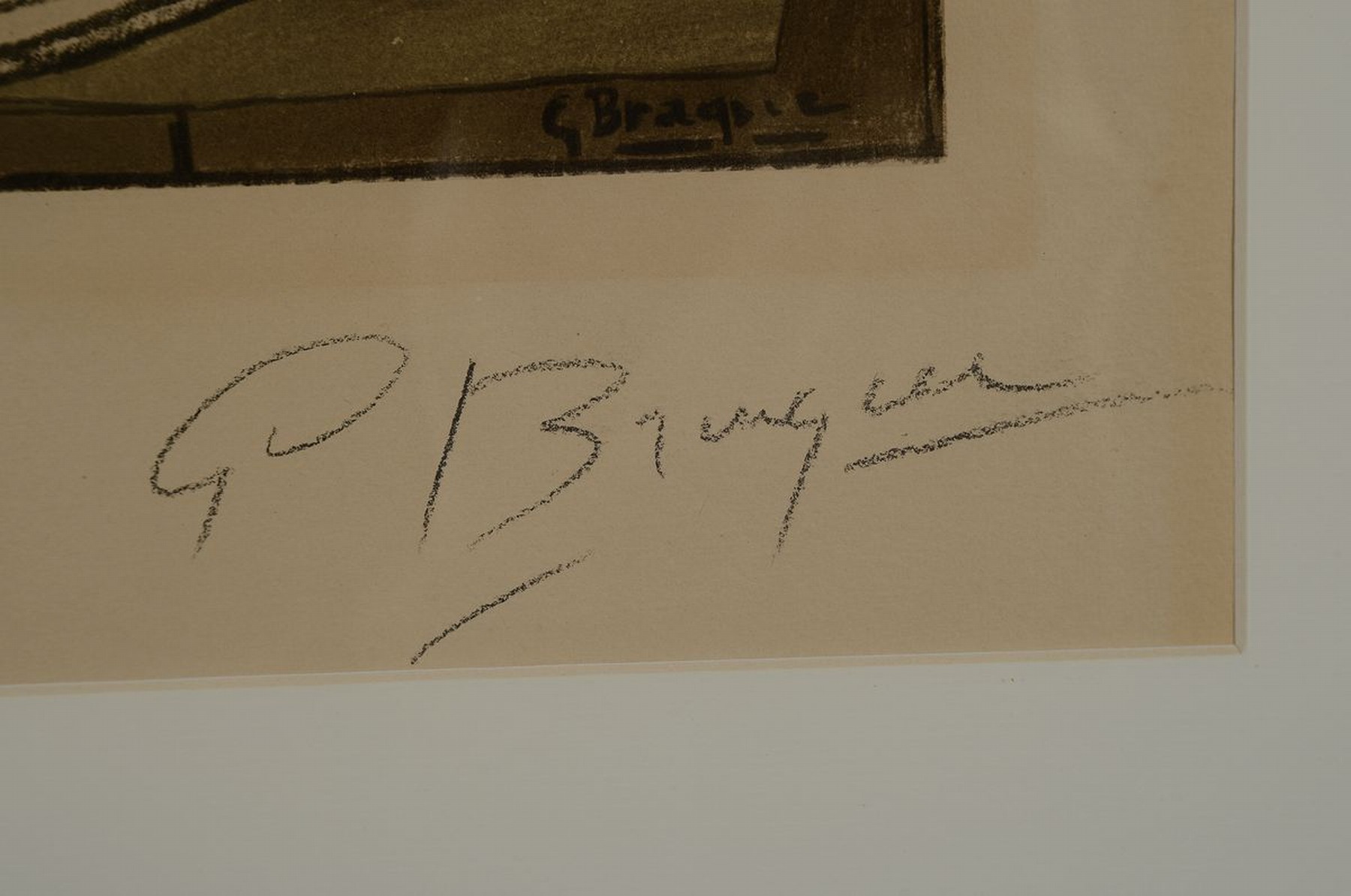Detail c: Georges Braque, 1882-1963, Stillleben, Farblithographie, im Druck signiert, rechts unten handsigniert, unter Glas gerahmt, gesamt ca. 60x69 cm