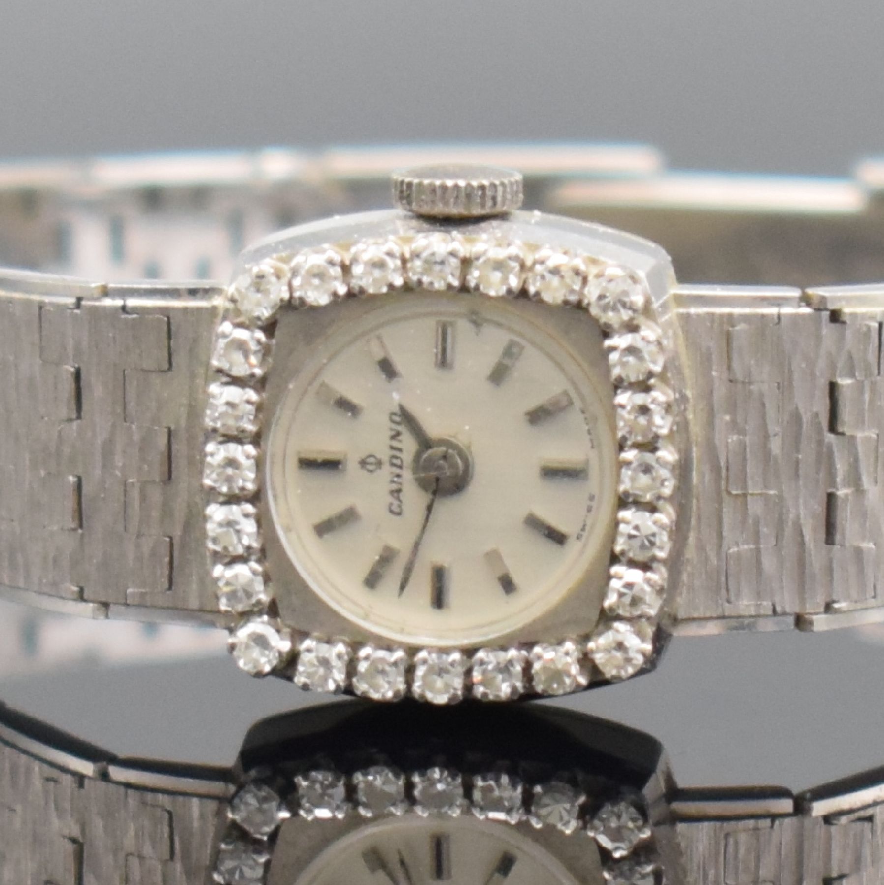 Detail a: CANDINO Damenarmbanduhr mit Diamantbesatz in WG 750/000, Schweiz um 1970, Handaufzug, Boden aufgedr., Geh. an Goldband 750/000, silb. Zifferbl. m. ...