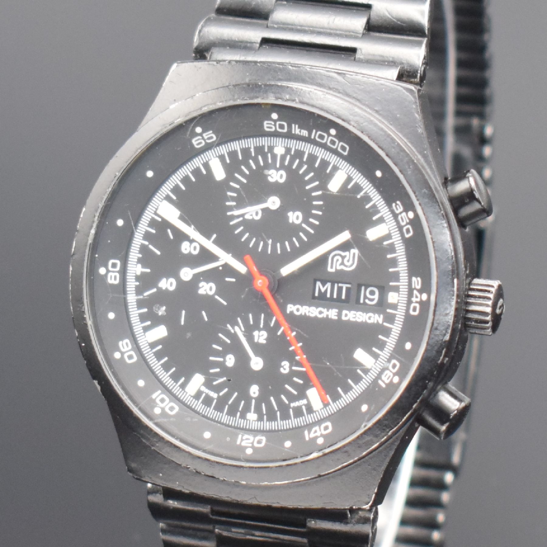Detail c: ORFINA Porsche Design Herrenarmbanduhr mit Chronograph, Schweiz um 1980, schwarz beschichtete & restaurierte Gehäuse & Band, Stahlboden geschr., ...