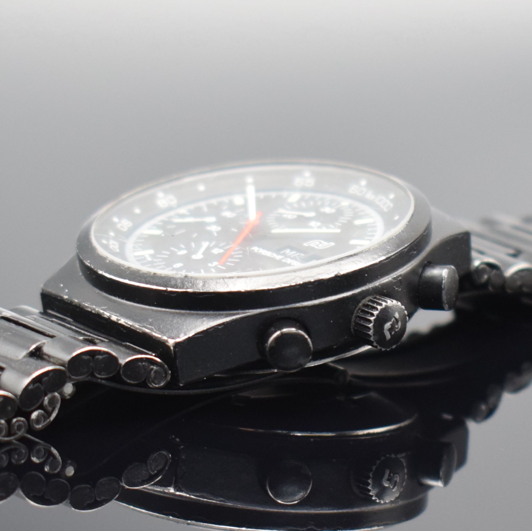 Detail e: ORFINA Porsche Design Herrenarmbanduhr mit Chronograph, Schweiz um 1980, schwarz beschichtete & restaurierte Gehäuse & Band, Stahlboden geschr., ...