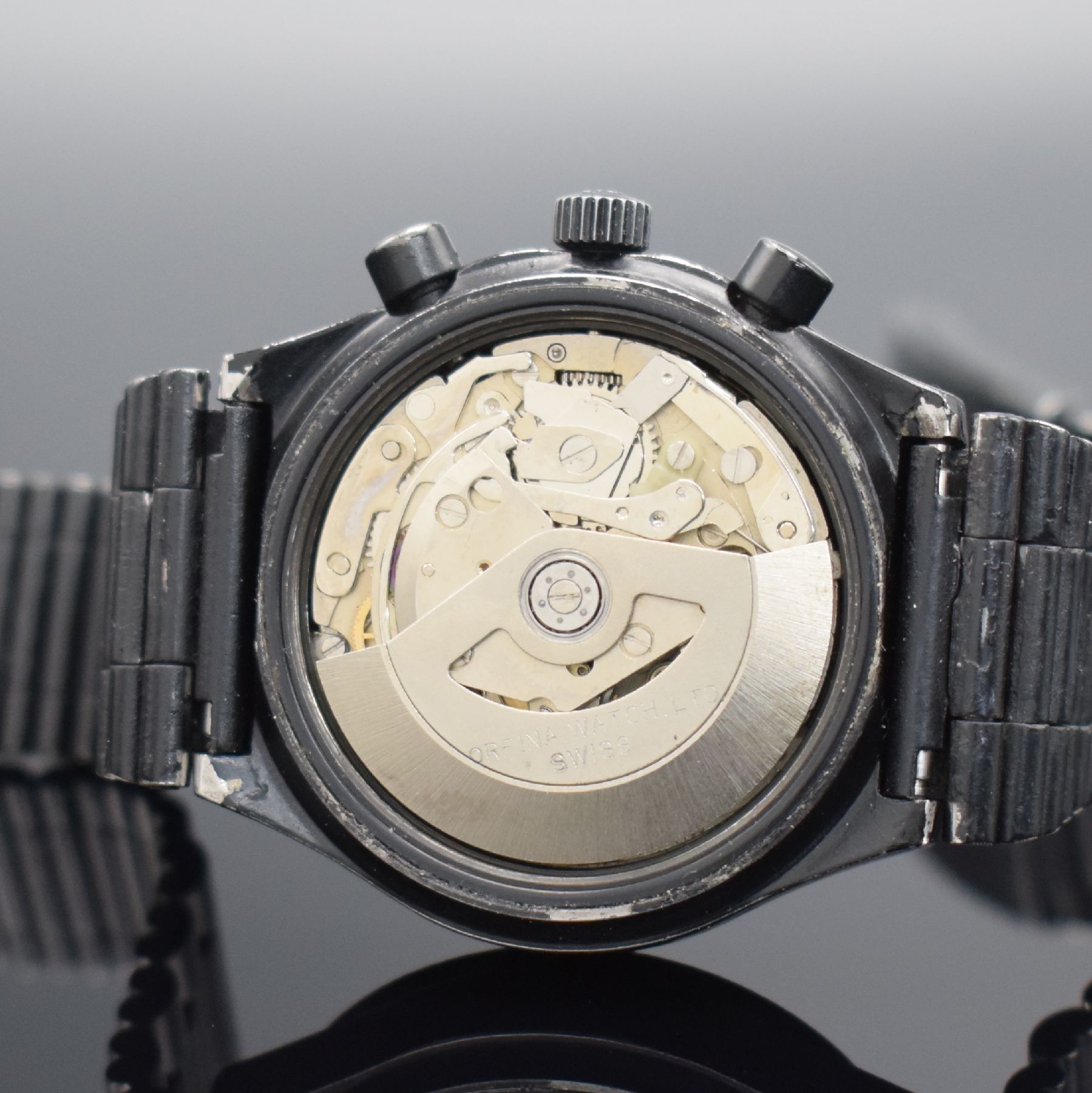 Detail g: ORFINA Porsche Design Herrenarmbanduhr mit Chronograph, Schweiz um 1980, schwarz beschichtete & restaurierte Gehäuse & Band, Stahlboden geschr., ...