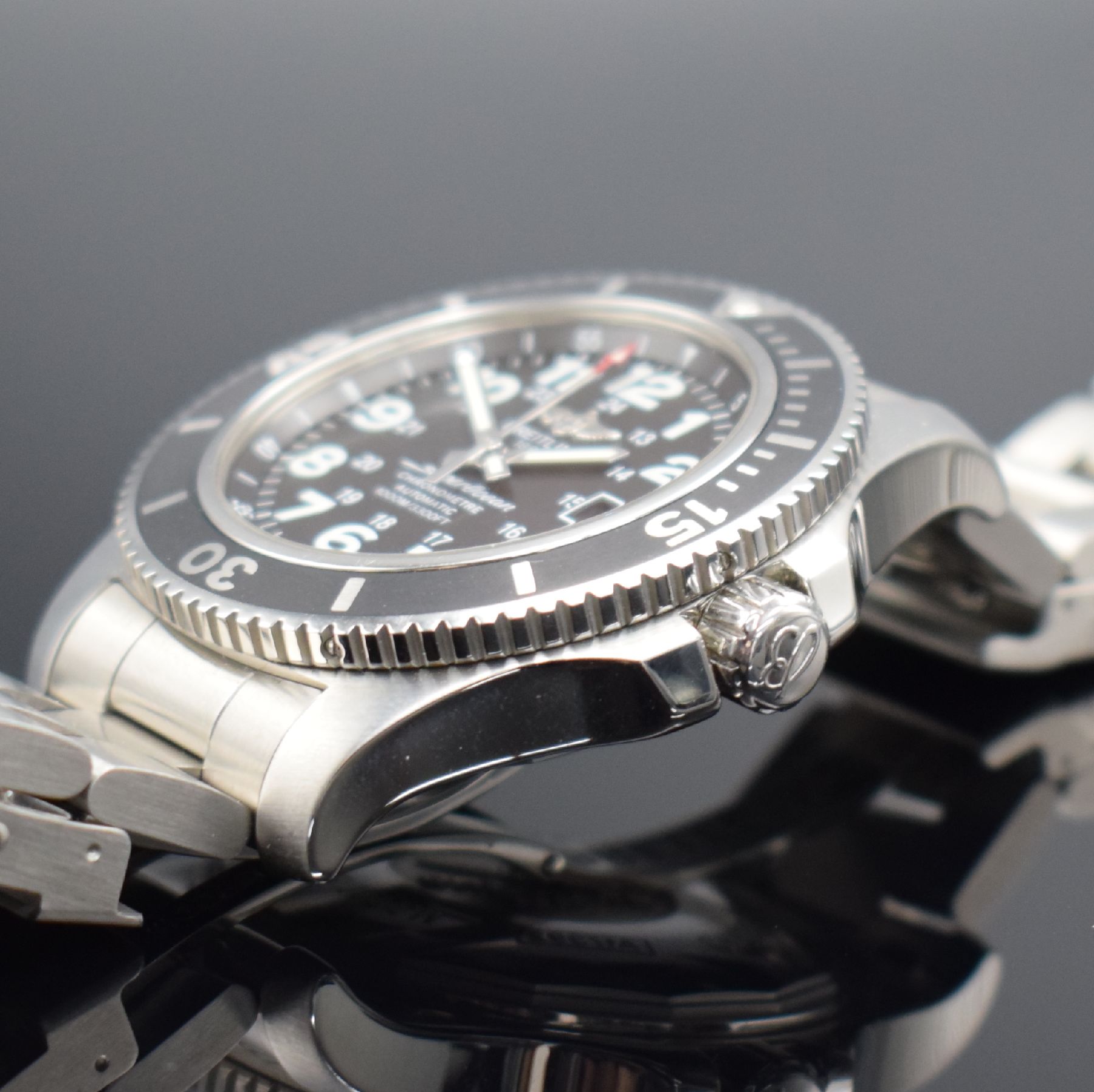 Detail c: BREITLING Herrenarmbanduhr Superocean II Referenz A17392, Automatik, Schweiz um 2017, Chronometer in Edelstahl inkl. Gliederband m. Faltschl., Boden ...