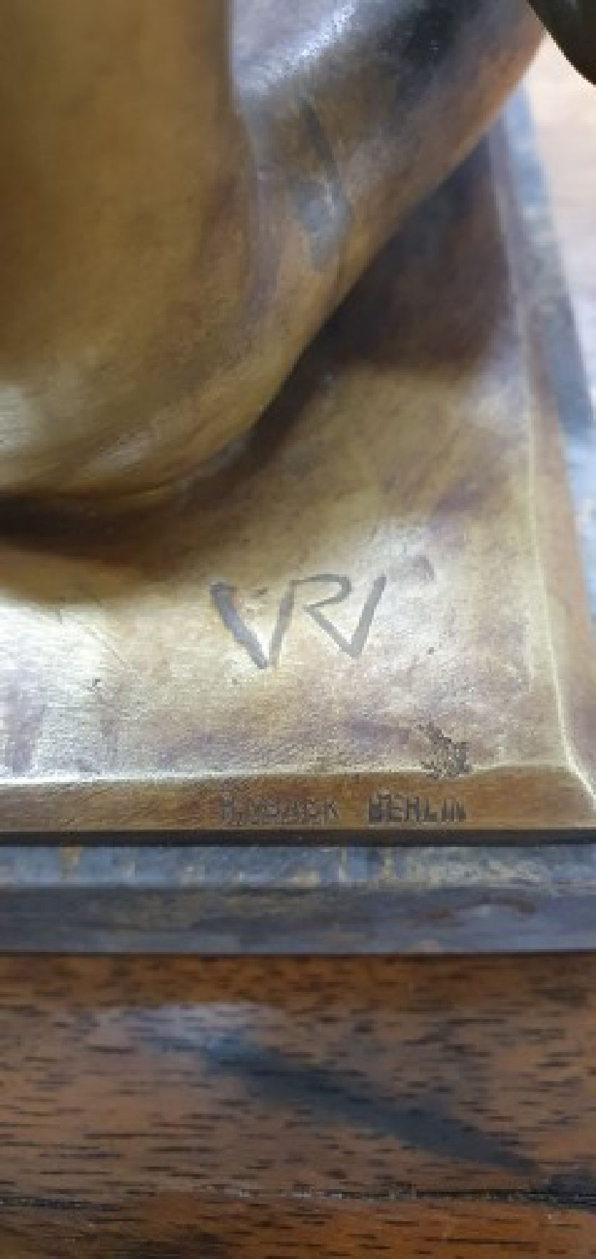 Detail e: Wilhelm Riedisser, 1870 wohl Gebrazhofen - 1913 München, ab 1889 Studium an der Kgl. Kunstakademie München, Reisestipendium u. folgende Aufenthalte ...