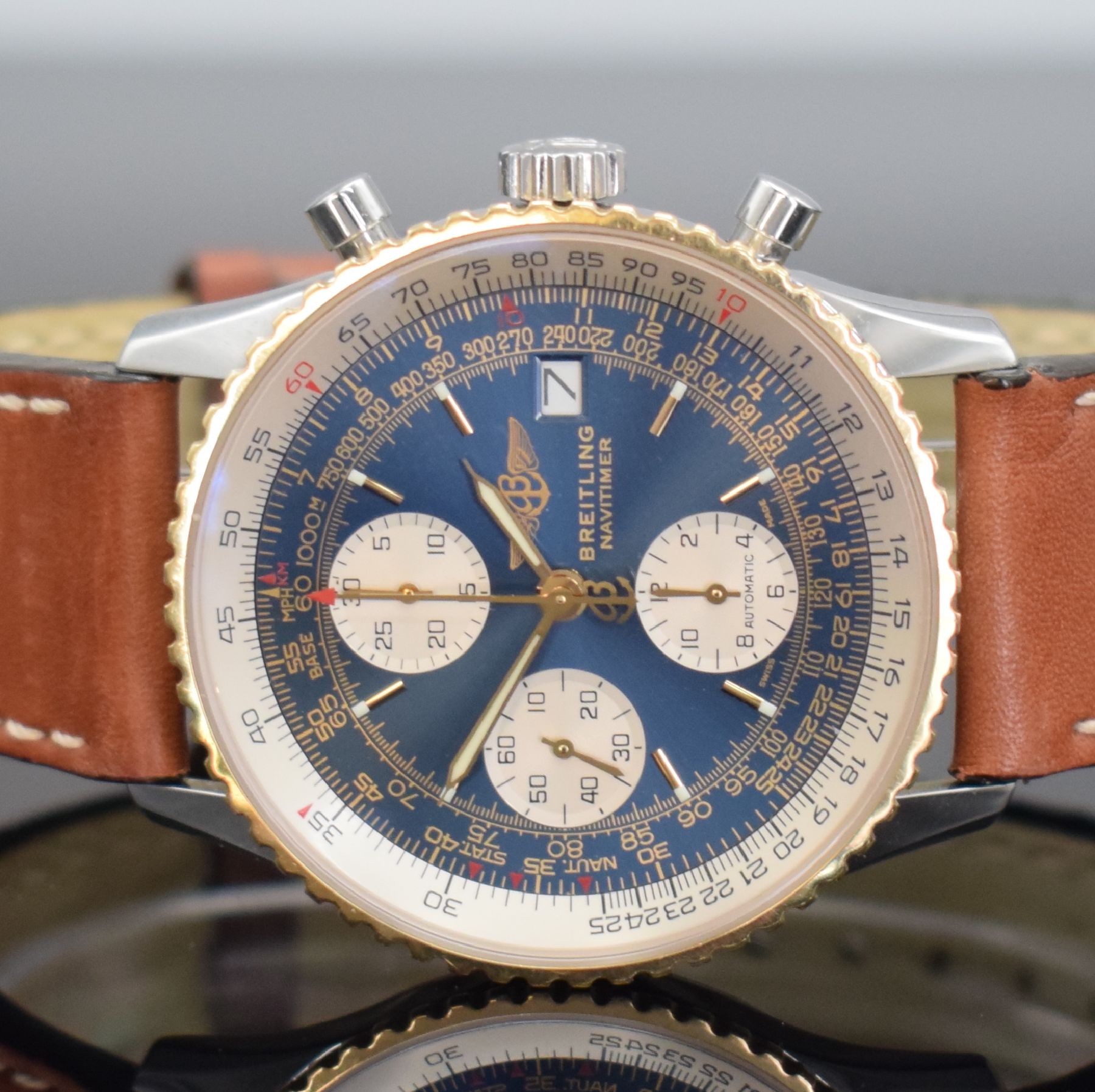 Detail a: BREITLING Old Navitimer Armbandchronograph Referenz D13322, Automatik, Schweiz um 2000, Edelstahl/Gold kombiniert, Boden verschr., blaues ...