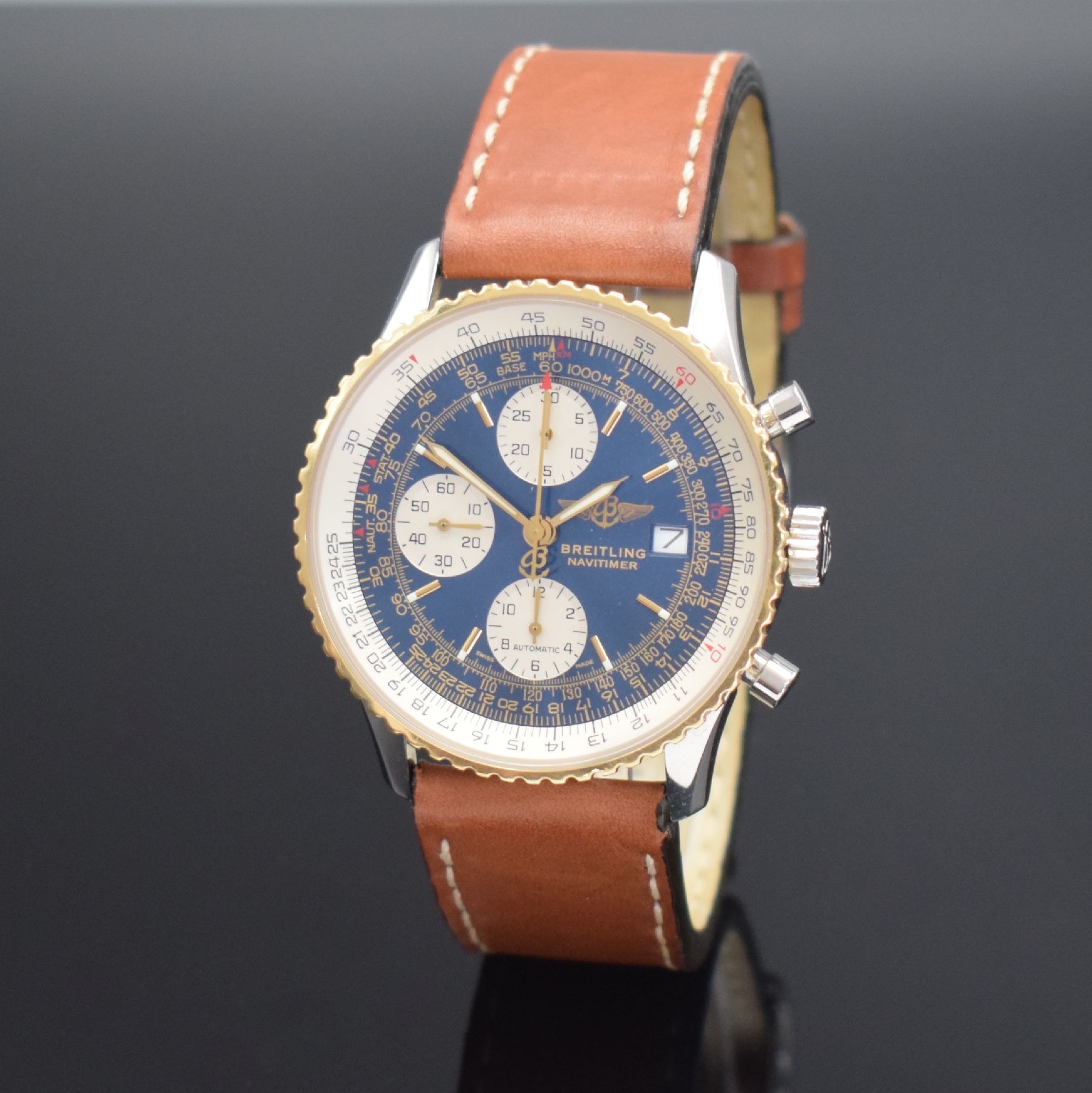 Detail b: BREITLING Old Navitimer Armbandchronograph Referenz D13322, Automatik, Schweiz um 2000, Edelstahl/Gold kombiniert, Boden verschr., blaues ...