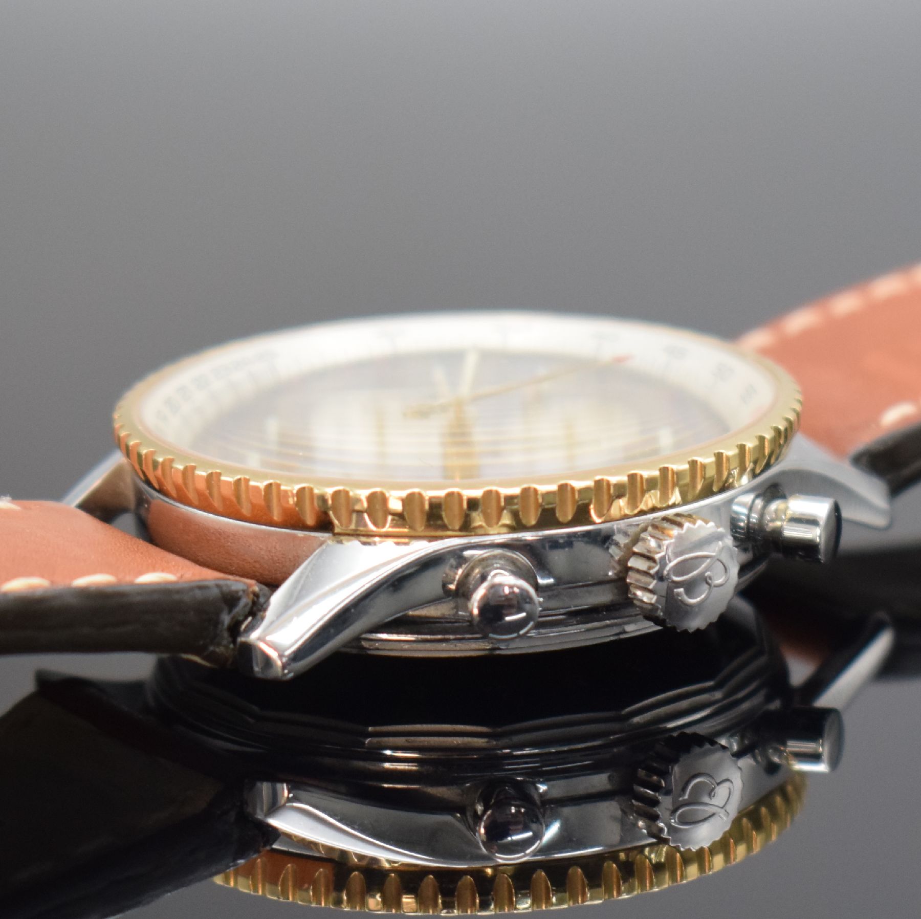 Detail d: BREITLING Old Navitimer Armbandchronograph Referenz D13322, Automatik, Schweiz um 2000, Edelstahl/Gold kombiniert, Boden verschr., blaues ...