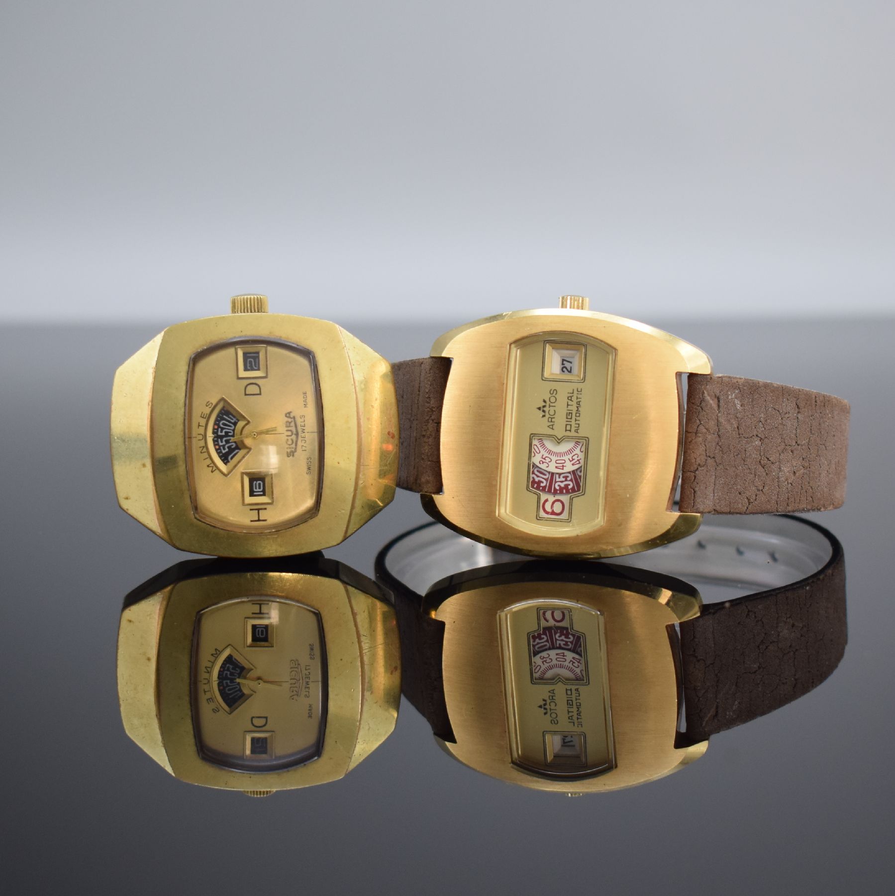 2 vergoldete Armbanduhren mit digitaler Anzeige, Schweiz 1970er Jahre, 1x Handaufzug, 1x Automatik, Böden verschr. & gedr., 1) ARCTOS, gold. ...