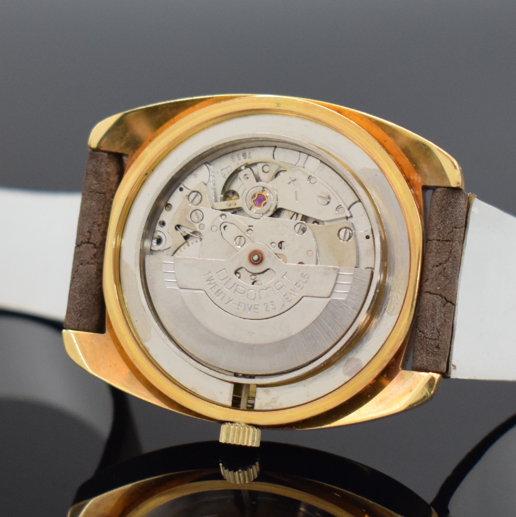 Detail e: 2 vergoldete Armbanduhren mit digitaler Anzeige, Schweiz 1970er Jahre, 1x Handaufzug, 1x Automatik, Böden verschr. & gedr., 1) ARCTOS, gold. ...