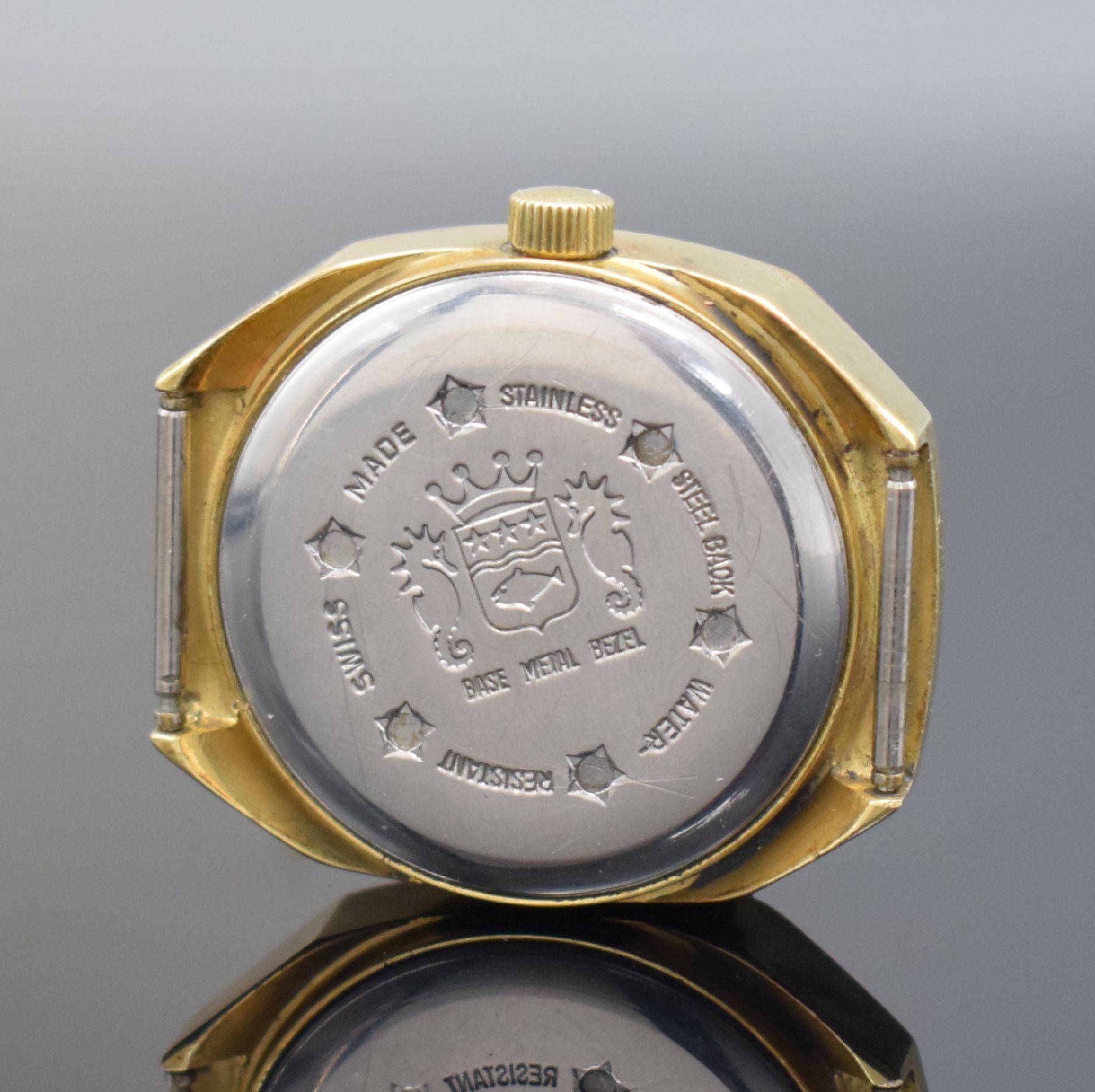 Detail h: 2 vergoldete Armbanduhren mit digitaler Anzeige, Schweiz 1970er Jahre, 1x Handaufzug, 1x Automatik, Böden verschr. & gedr., 1) ARCTOS, gold. ...