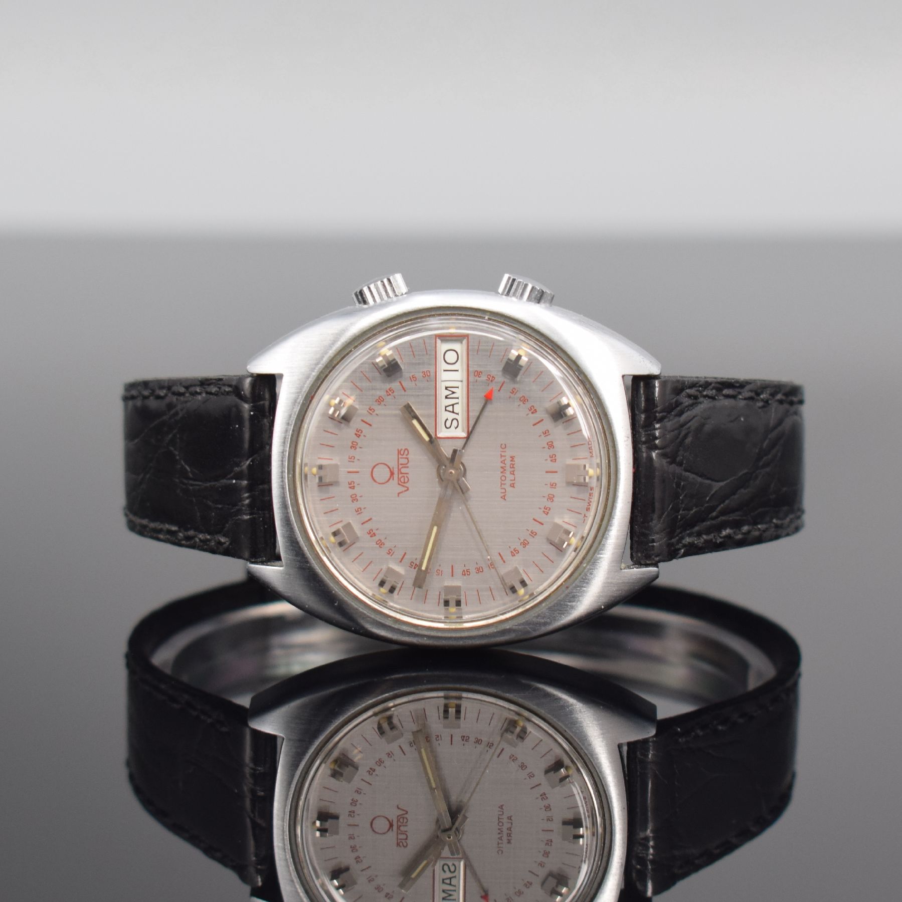 VENUS Herrenarmbanduhr mit Wecker, Schweiz um 1970, Automatik, verchr. Geh., Edelstahlboden verschr., silb. Zifferbl. m. silb. Ind. & Leuchtzeigern, ...