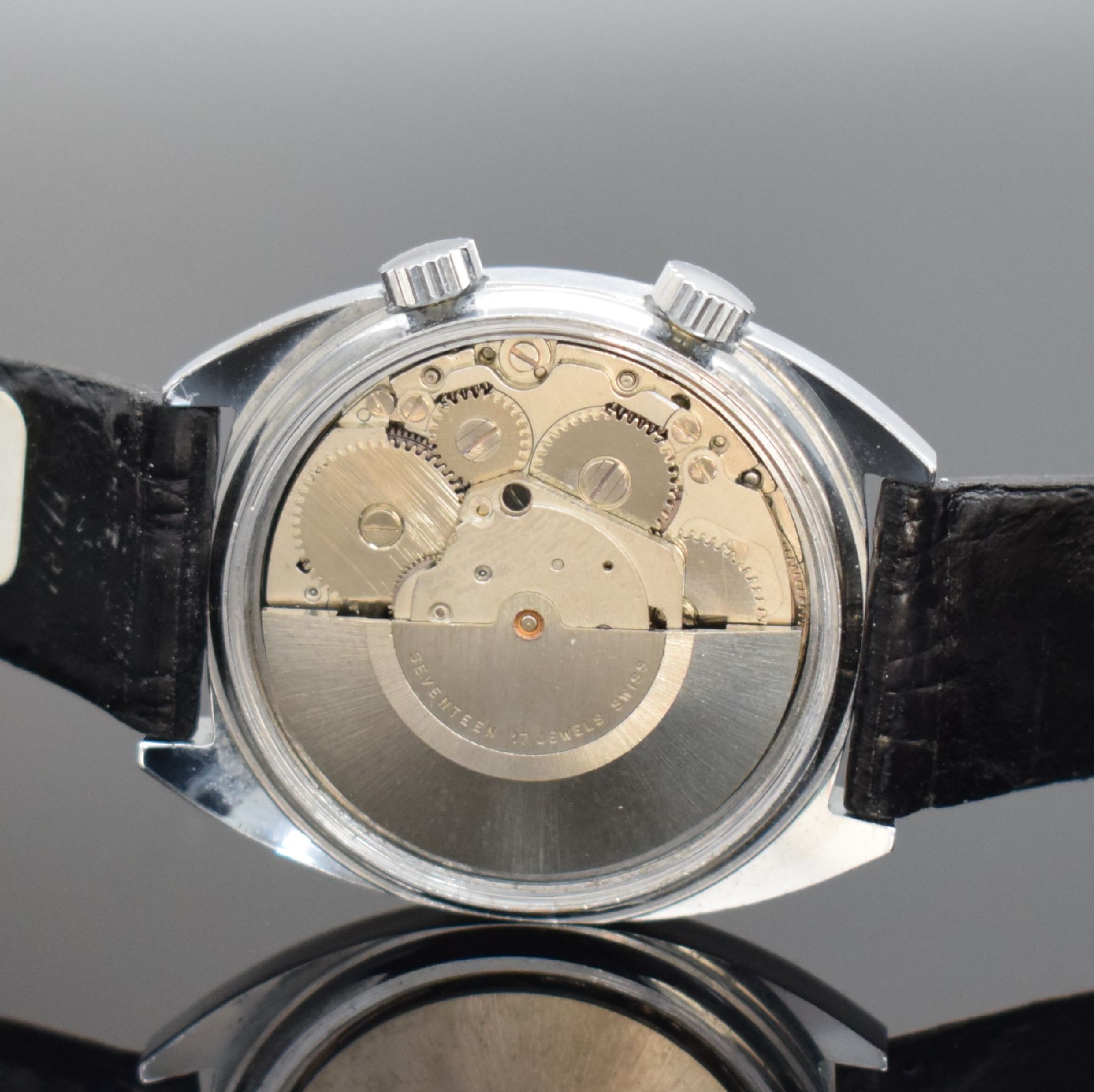 Detail e: VENUS Herrenarmbanduhr mit Wecker, Schweiz um 1970, Automatik, verchr. Geh., Edelstahlboden verschr., silb. Zifferbl. m. silb. Ind. & Leuchtzeigern, ...