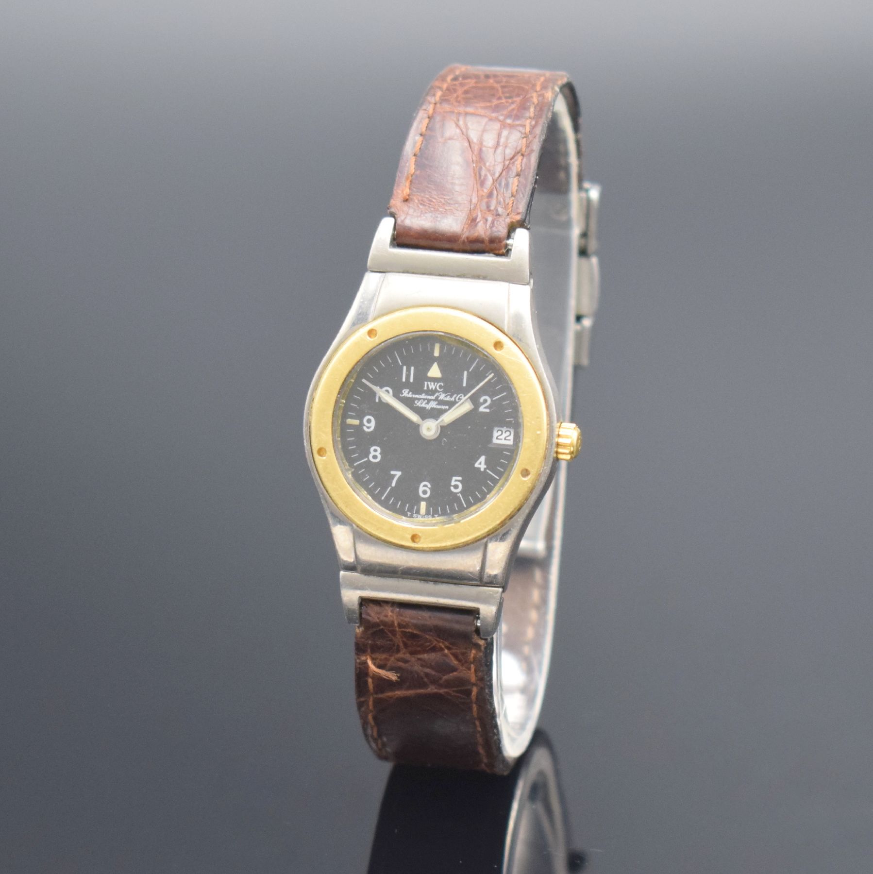 Detail b: IWC Damenarmbanduhr Serie Ingenieur Referenz 4560, Schweiz um 1990, Titan/Gold kombiniert inkl. Lederband m. orig. Faltschl., Boden verschr., ...