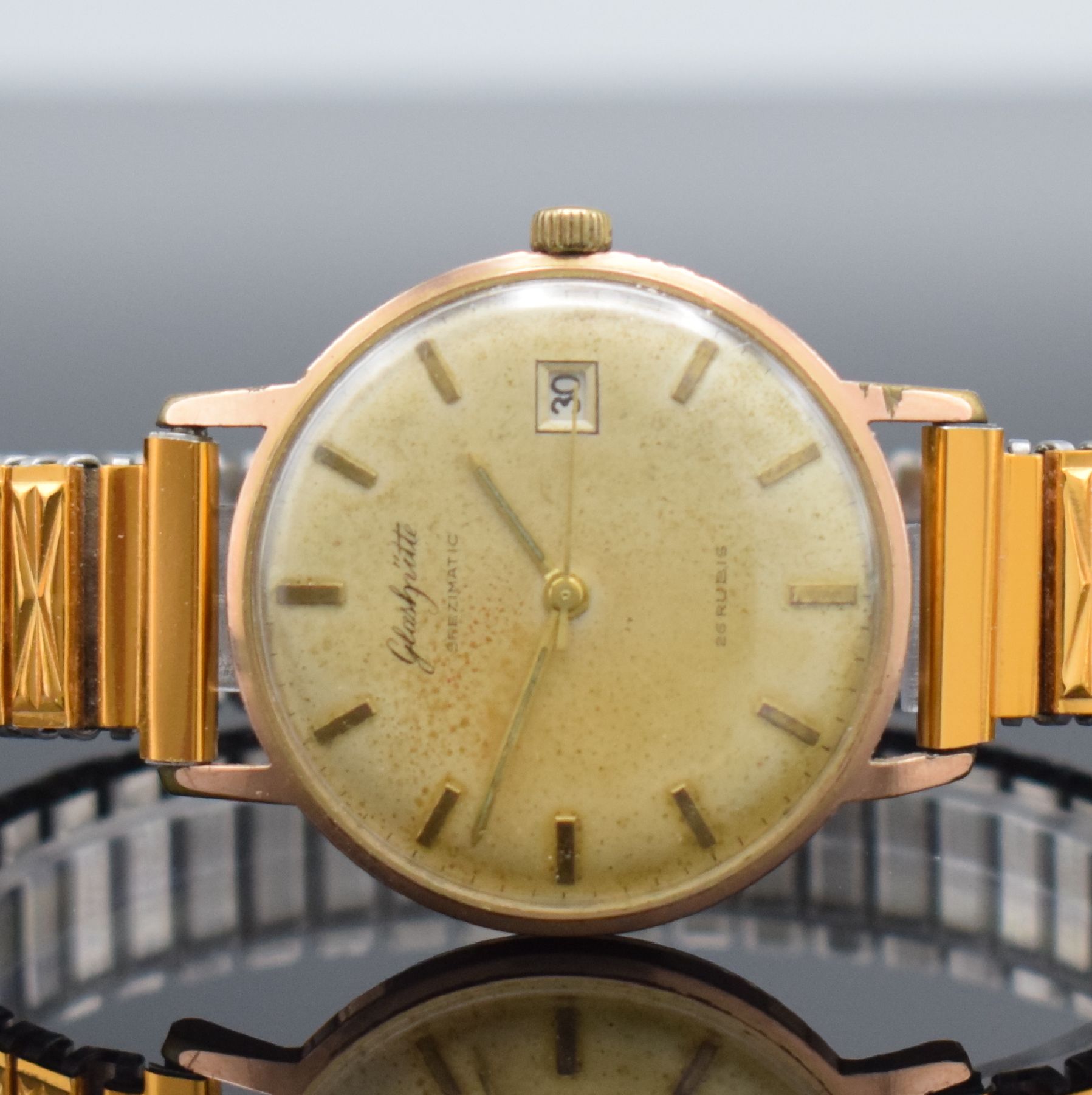 Detail f: GLASHÜTTE / GUB 3 vergoldete Armbanduhren, Deutschland 1960er Jahre, alle Automatik, 2x Böden aufgedr., 1x Boden verschr., silb. Zifferblätter m. ...