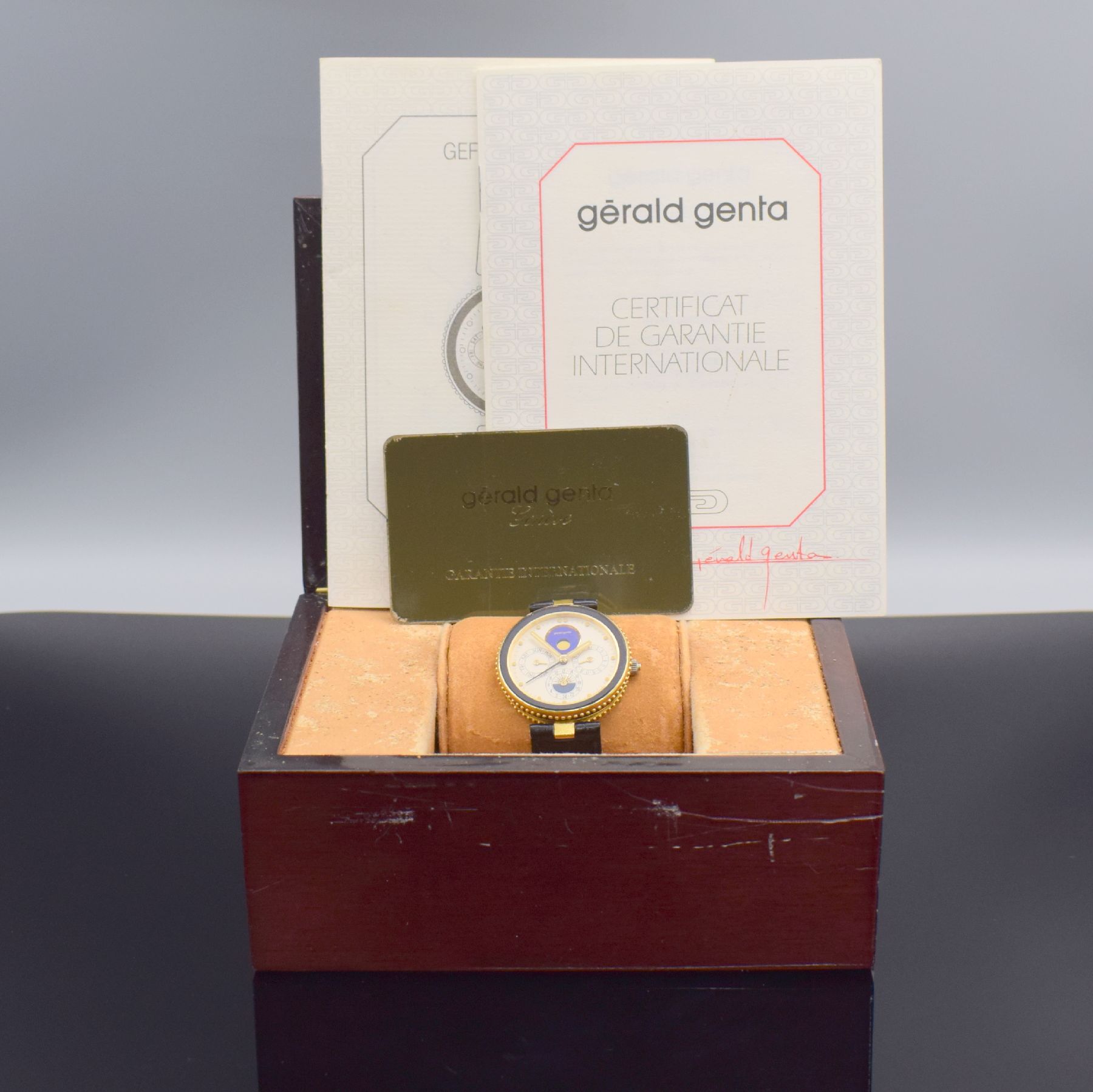 Detail g: GERALD GENTA Gefica Armbanduhr mit Vollkalender & Wecker in GG 750/000 Referenz G 2778.7, quarz, Boden verschr., Mineralglas, orig. Lederband & GG ...
