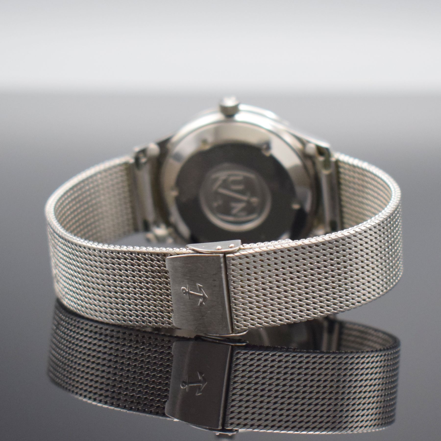 Detail d: ULYSSE NARDIN Chronometer Herrenarmbanduhr 36000, Automatik, Edelstahlgeh. inkl. orig. Stahlband, Boden verschr., silb. Zifferbl. m. aufges. ...