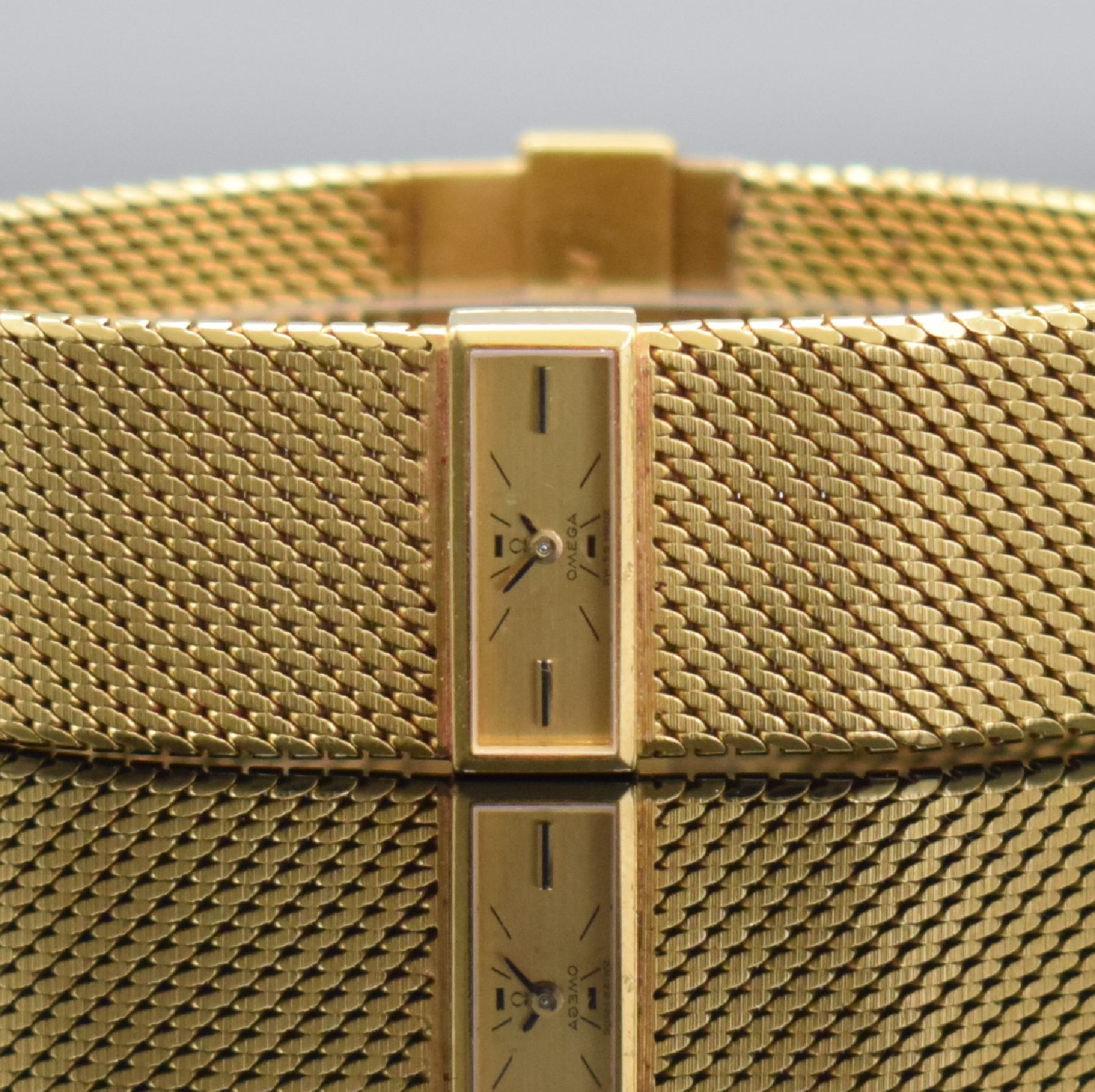 Detail a: OMEGA sehr seltene Designer Damenarmbanduhr in GG 750/000, Schweiz 1960er Jahre, Handaufzug, Boden aufgedr., Aufzug & Zeigerst. am Geh.-Boden (sog. ...