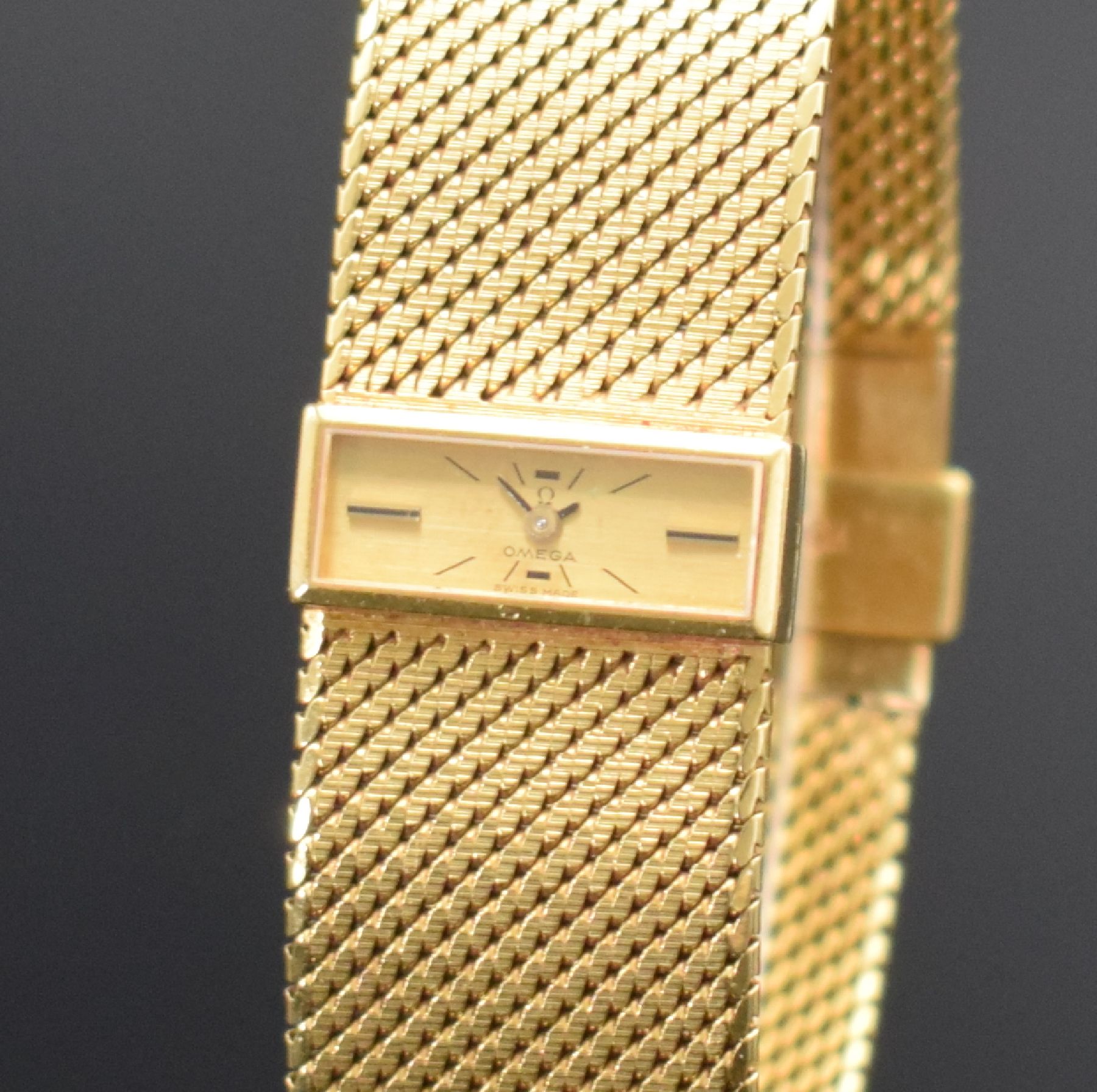 Detail c: OMEGA sehr seltene Designer Damenarmbanduhr in GG 750/000, Schweiz 1960er Jahre, Handaufzug, Boden aufgedr., Aufzug & Zeigerst. am Geh.-Boden (sog. ...