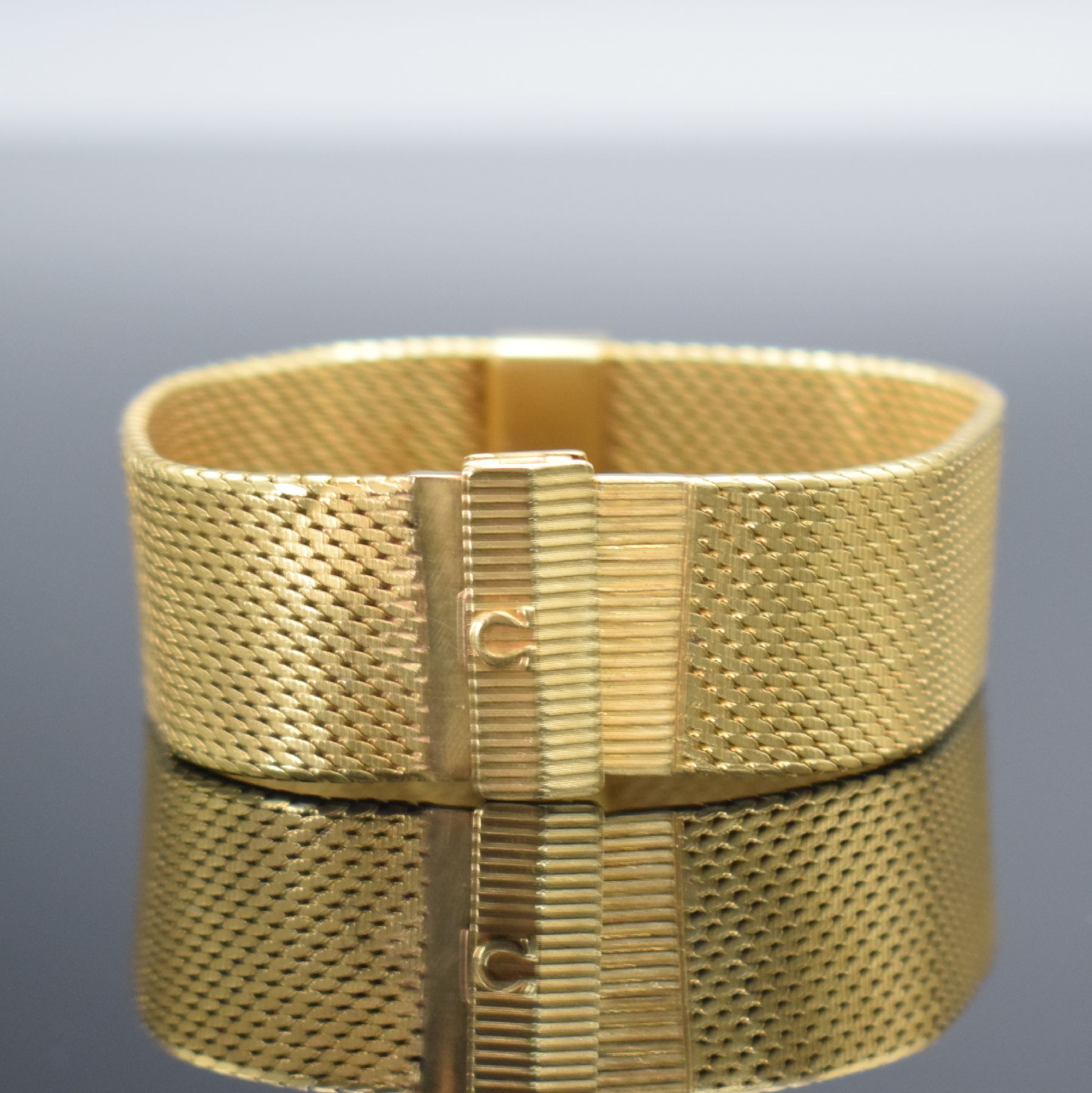 Detail d: OMEGA sehr seltene Designer Damenarmbanduhr in GG 750/000, Schweiz 1960er Jahre, Handaufzug, Boden aufgedr., Aufzug & Zeigerst. am Geh.-Boden (sog. ...