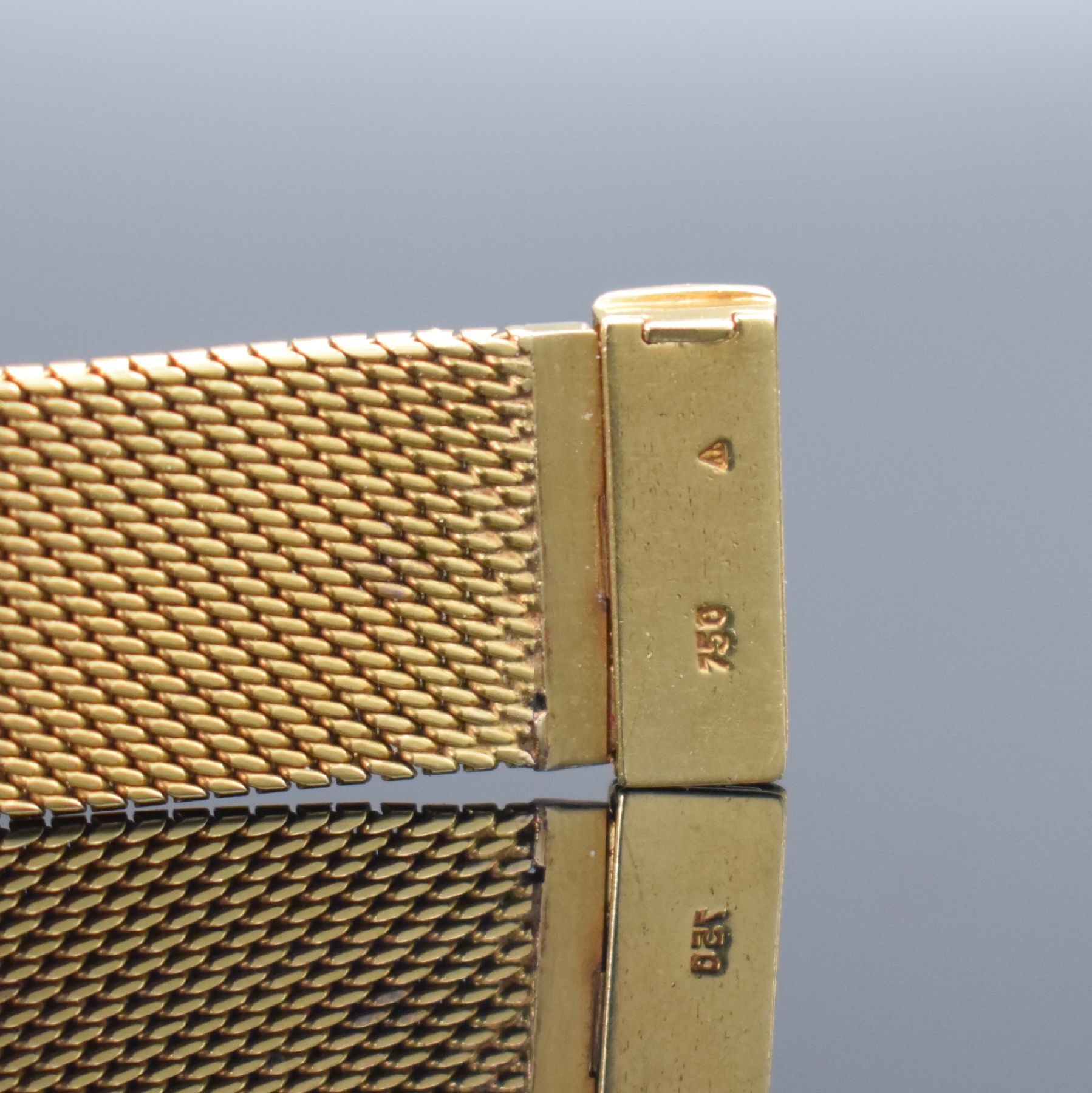 Detail e: OMEGA sehr seltene Designer Damenarmbanduhr in GG 750/000, Schweiz 1960er Jahre, Handaufzug, Boden aufgedr., Aufzug & Zeigerst. am Geh.-Boden (sog. ...