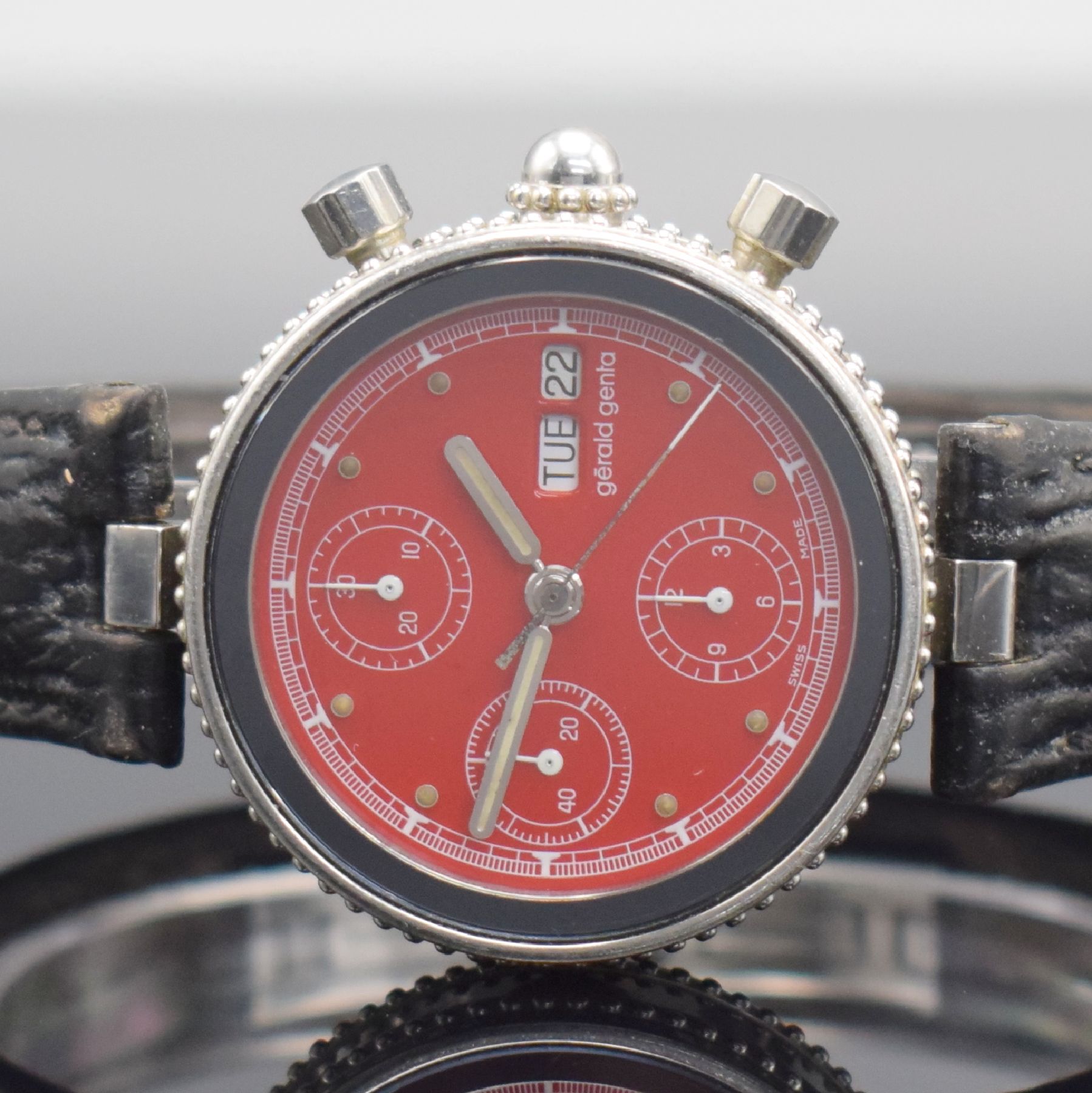 Detail a: GERALD GENTA Armbandchronograph Gefica in Stahl Referenz G.2989.7, Automatik, Schweiz um 2005, Boden verschr., Lederband m. dopp. Faltschl., rotes ...