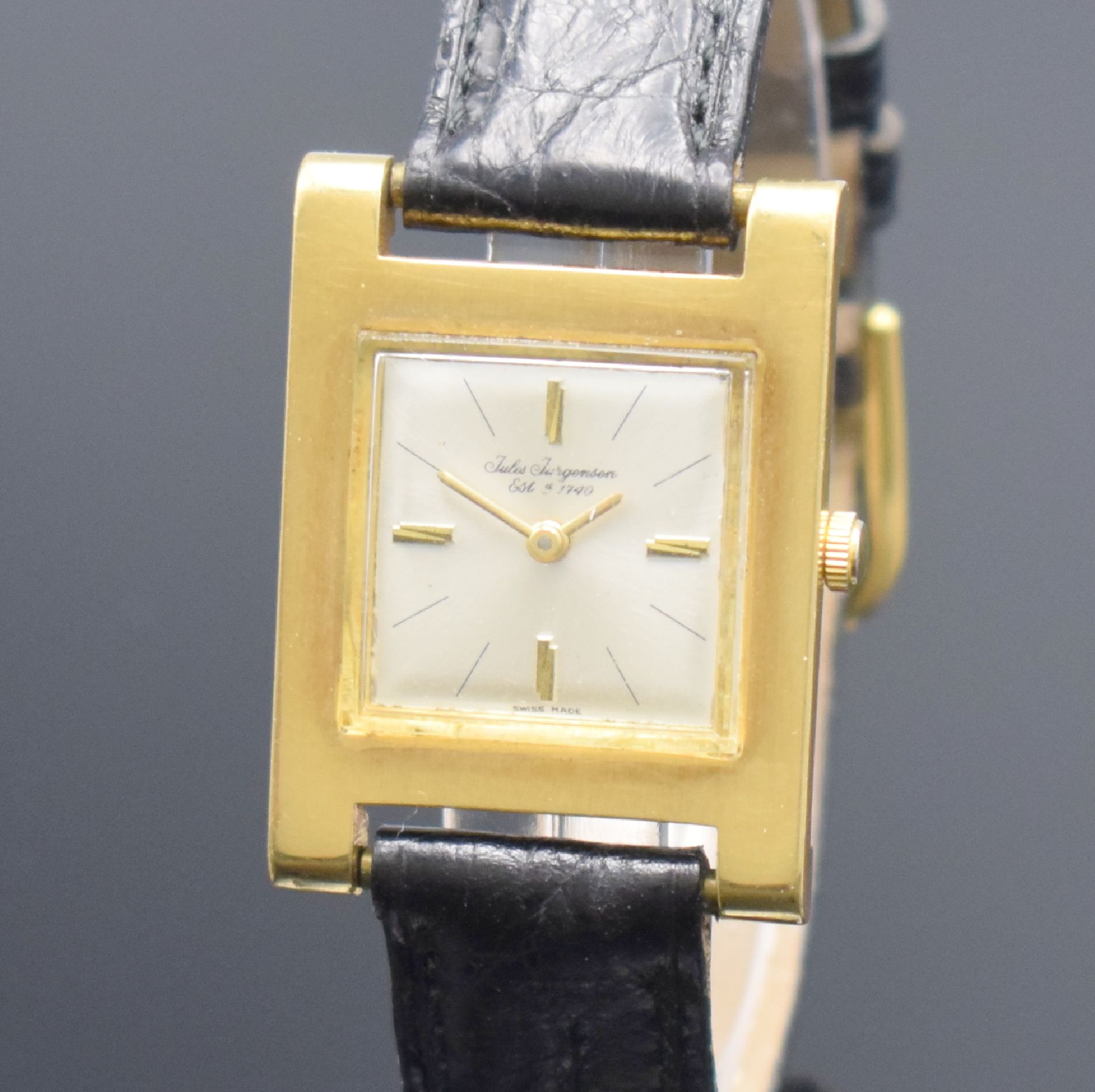 Detail c: JULES JUERGENSEN Armbanduhr in GG 750/000, Handaufzug, Schweiz um 1968, Carree-Arrondee- Geh., Boden aufgedr., verg. Rundankerw. von AS, Kal. 1193, ...