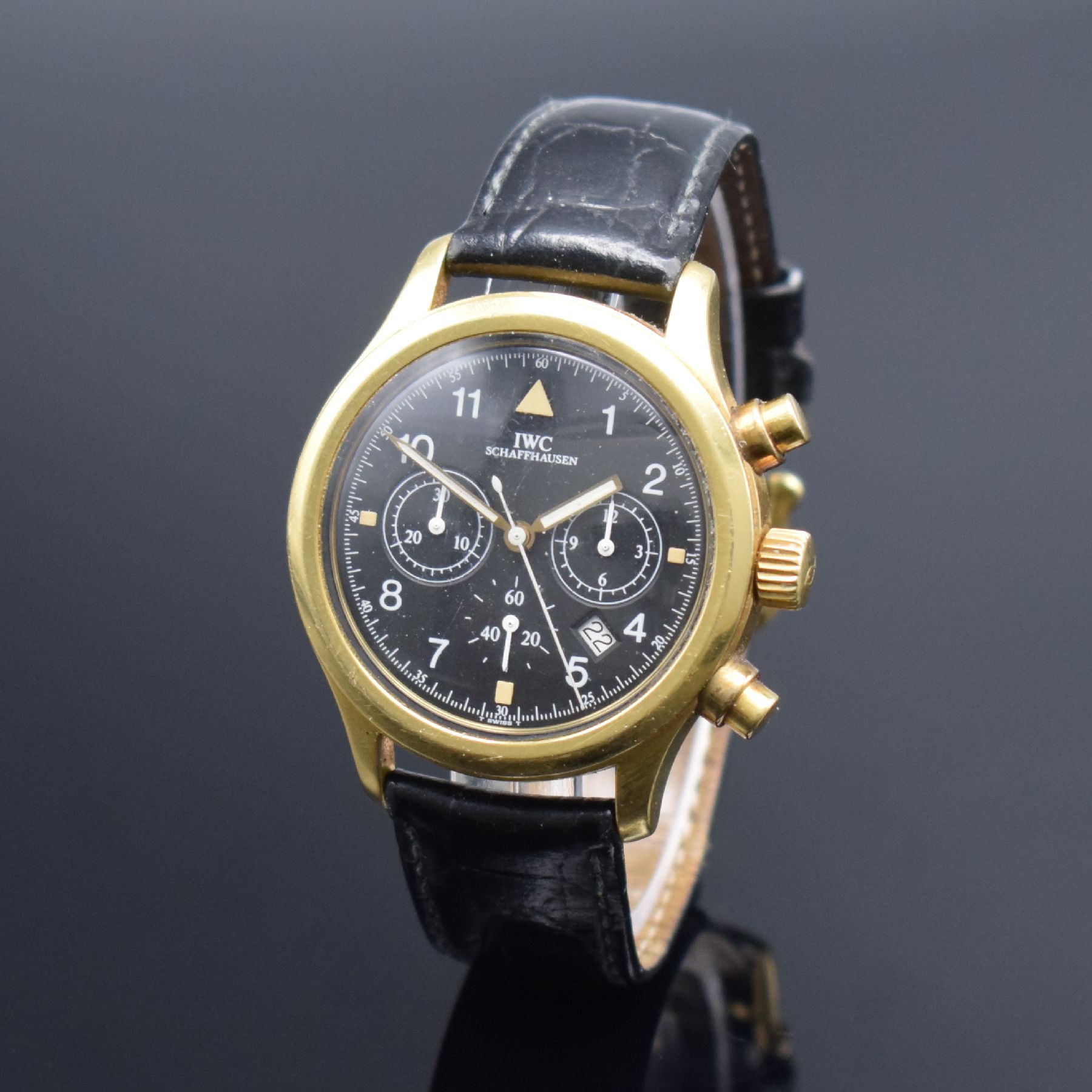 IWC seltene Herrenarmbanduhr "Der Fliegerchronograph" in GG 750/000 Referenz 3740, Schweiz um 1994, Lederband m. orig. GG 750/000 ...