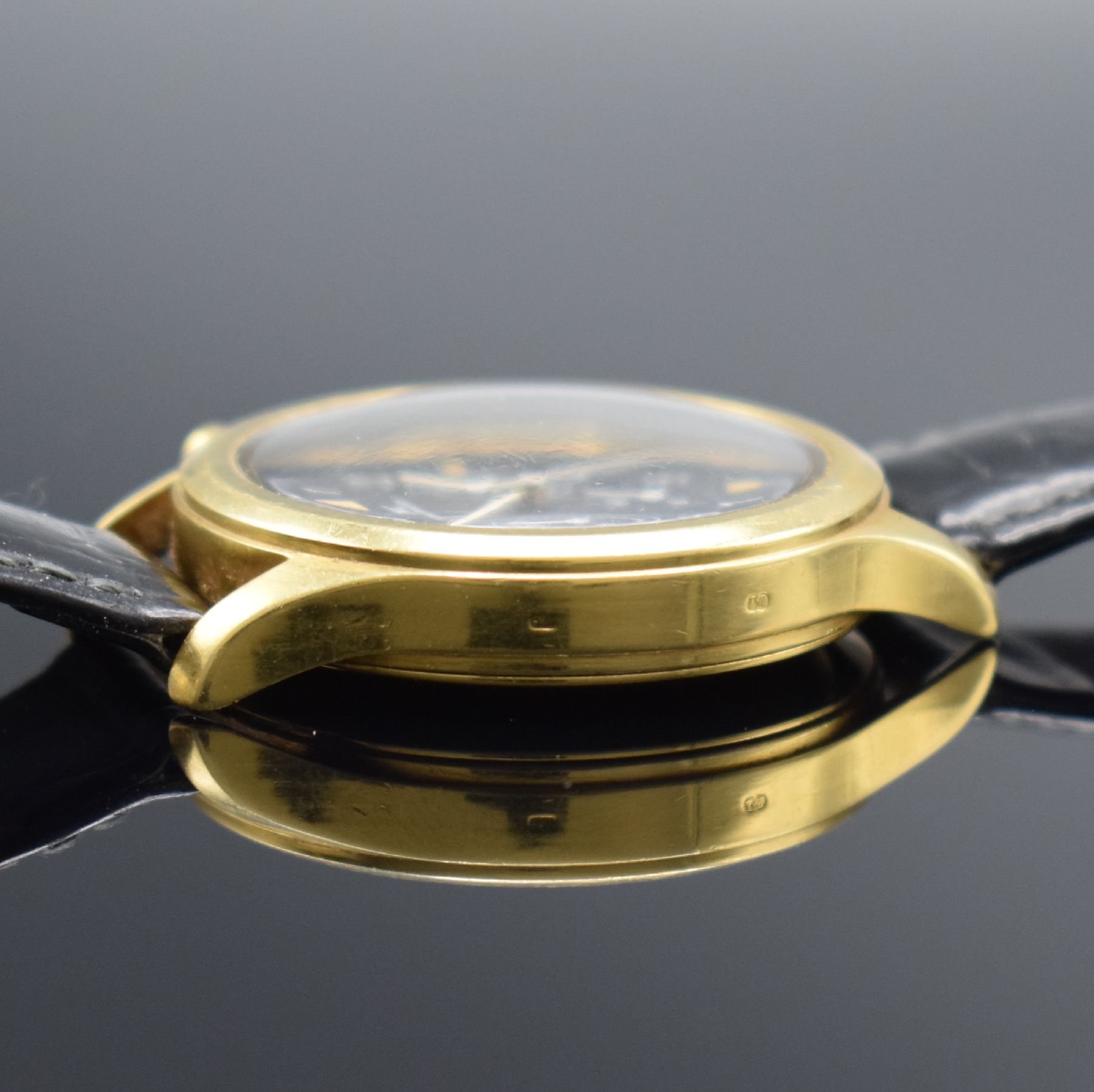 Detail d: IWC seltene Herrenarmbanduhr "Der Fliegerchronograph" in GG 750/000 Referenz 3740, Schweiz um 1994, Lederband m. orig. GG 750/000 ...