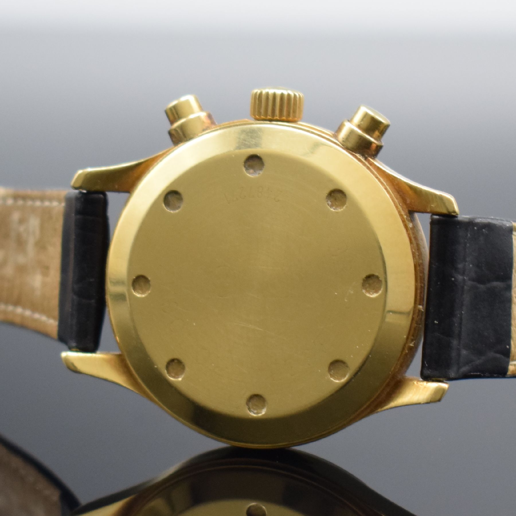 Detail e: IWC seltene Herrenarmbanduhr "Der Fliegerchronograph" in GG 750/000 Referenz 3740, Schweiz um 1994, Lederband m. orig. GG 750/000 ...