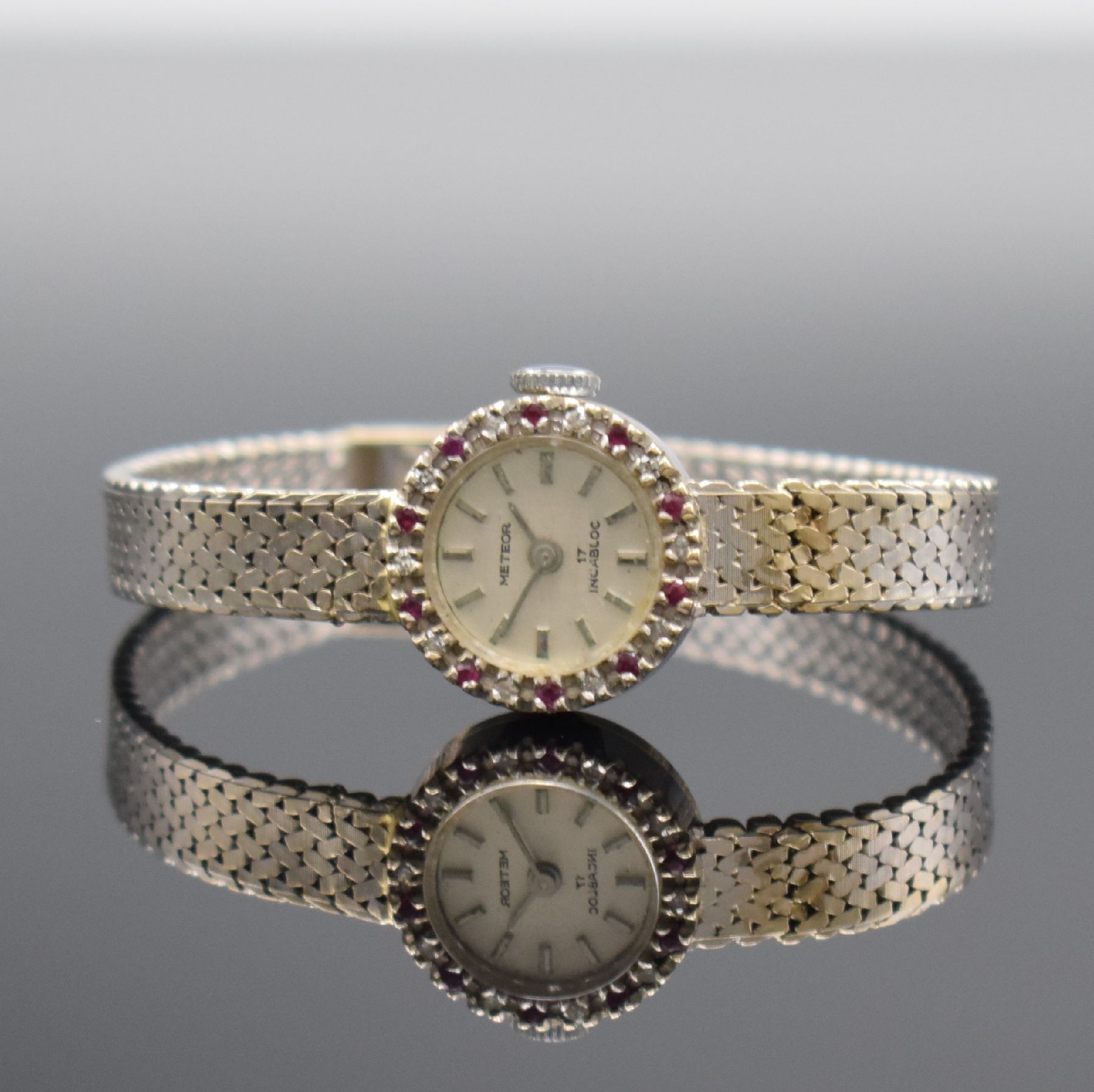METEOR Damenarmbanduhr in WG 750/000, Handaufzug, Schweiz um 1965, Boden aufgedr., Lünette m. Steinbesatz, silb. Zifferbl. m. aufgel. Indizes ...
