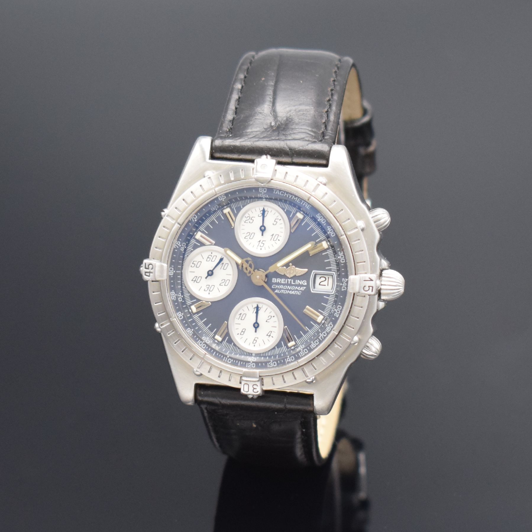 Detail b: BREITLING Herrenarmbanduhr mit Chronograph, Schweiz um 1990, Automatik, verschr. Edelstahlgeh., eins. drehb. Lünette zu richt., graues Zifferbl. m. ...