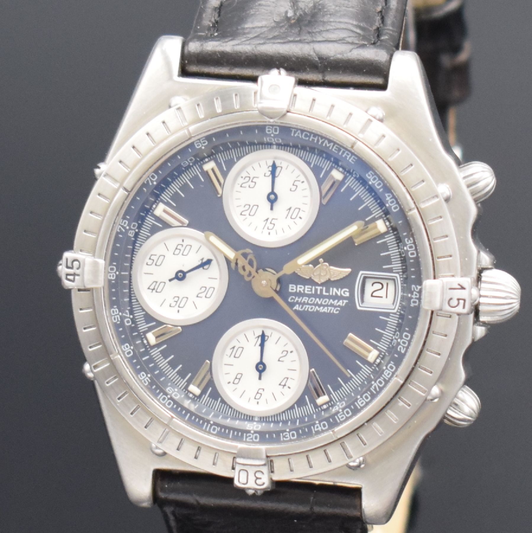 Detail c: BREITLING Herrenarmbanduhr mit Chronograph, Schweiz um 1990, Automatik, verschr. Edelstahlgeh., eins. drehb. Lünette zu richt., graues Zifferbl. m. ...