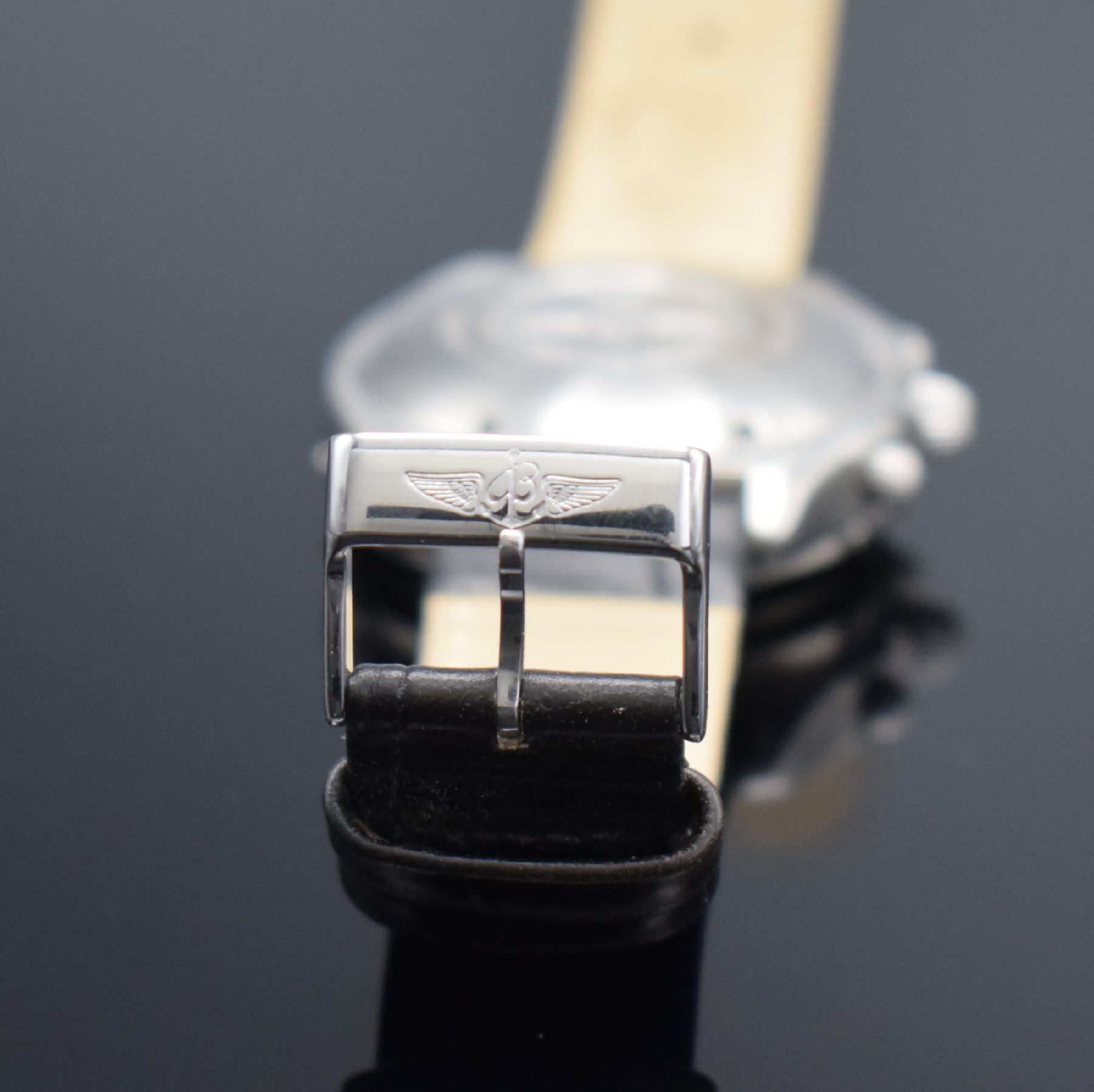 Detail d: BREITLING Herrenarmbanduhr mit Chronograph, Schweiz um 1990, Automatik, verschr. Edelstahlgeh., eins. drehb. Lünette zu richt., graues Zifferbl. m. ...