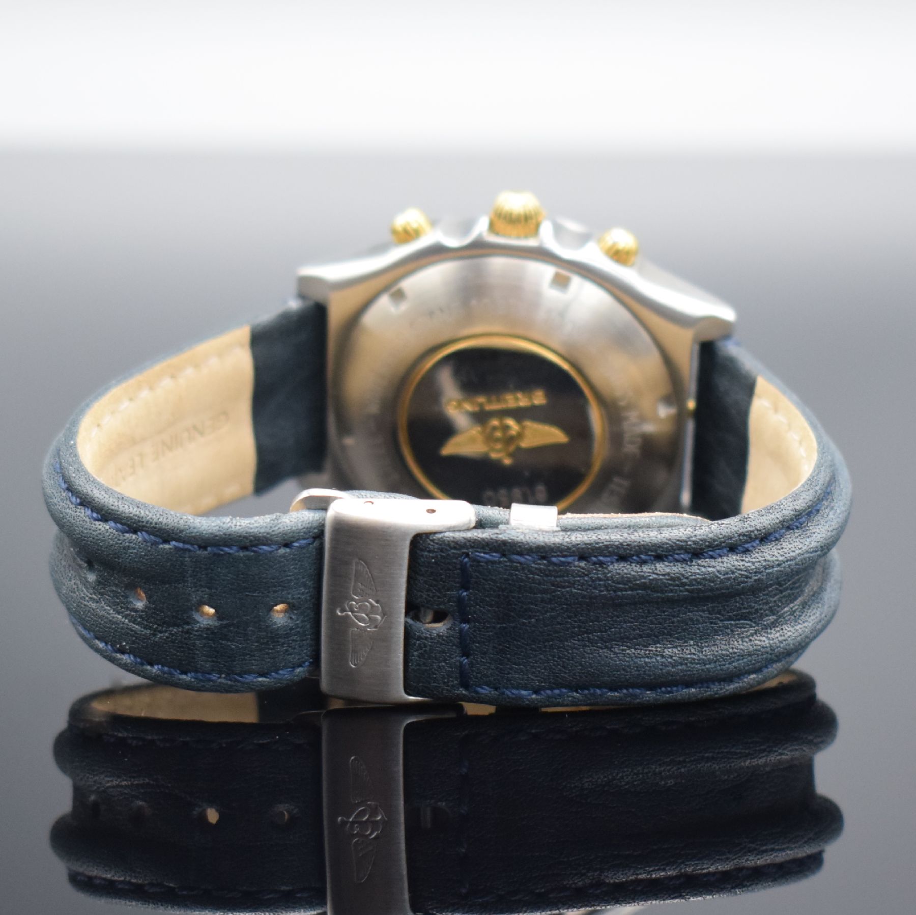 Detail b: BREITLING Chronomat Herrenarmbanduhr mit Chronograph, Schweiz um 1990, Automatik, Ref. 81.950, verschr. Edelstahlgeh. teilw. verg., neutr. Lederband ...