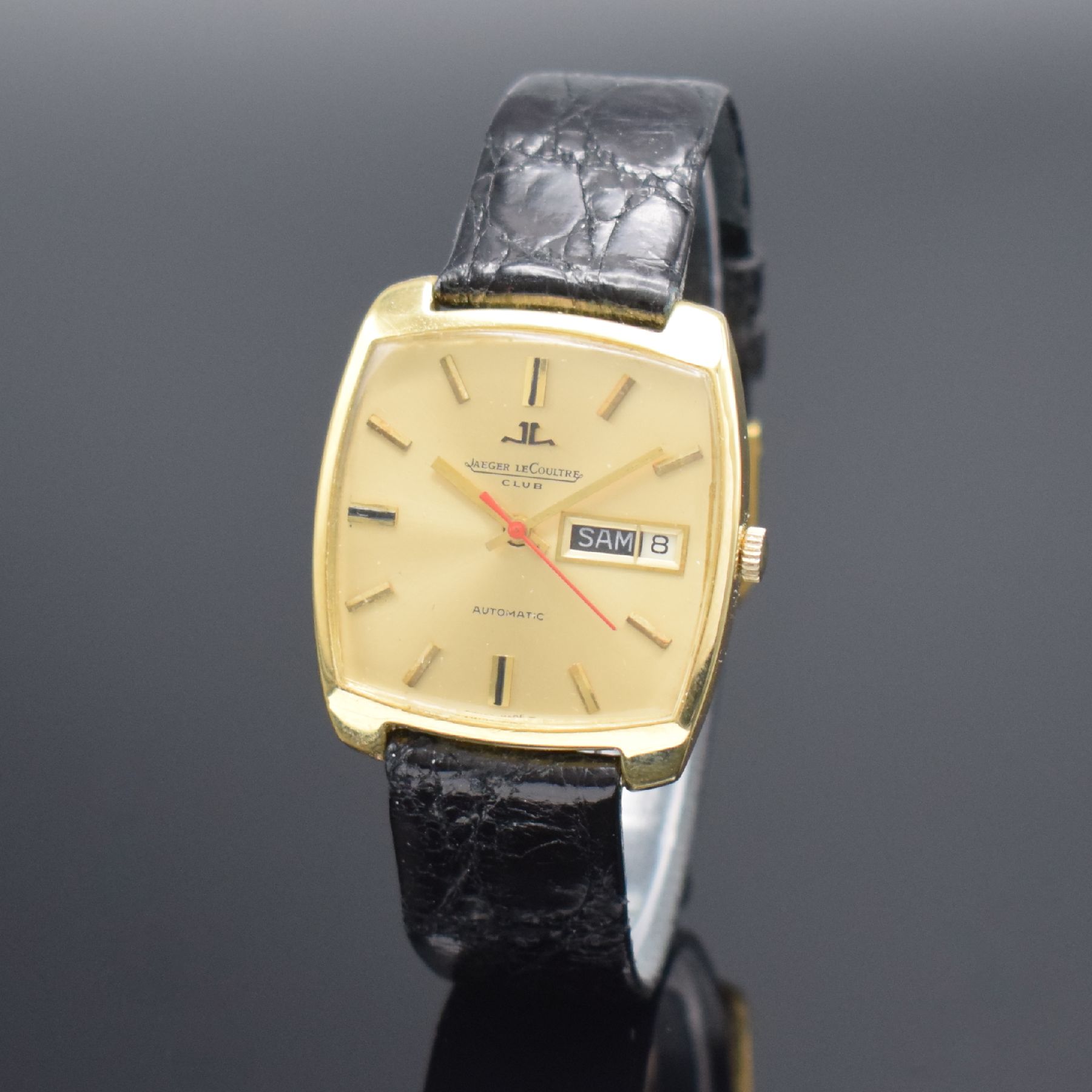 Detail b: Jaeger-LeCoultre Club Herrenarmbanduhr in GG 750/000, Schweiz um 1970, Automatik, Boden aufgedr., Krone später, gold. Zifferbl. m. gold. Std.-Ind. & ...