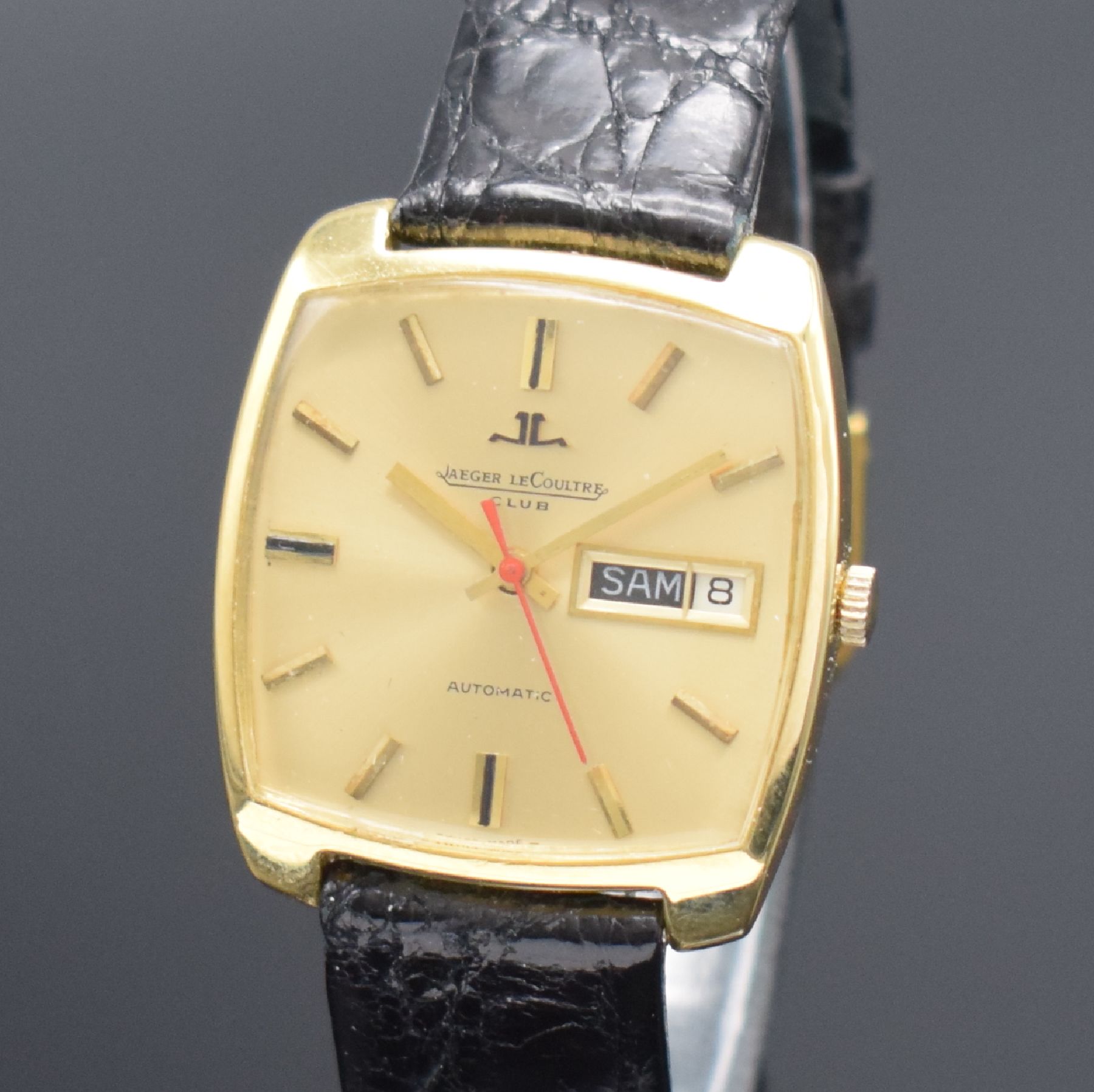 Detail c: Jaeger-LeCoultre Club Herrenarmbanduhr in GG 750/000, Schweiz um 1970, Automatik, Boden aufgedr., Krone später, gold. Zifferbl. m. gold. Std.-Ind. & ...