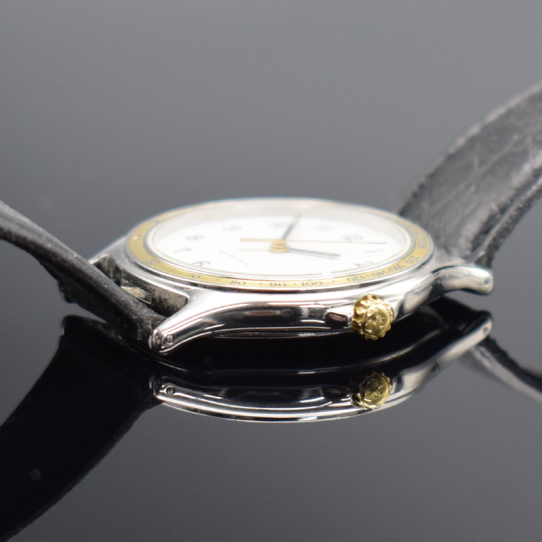 Detail e: Jaeger-LeCoultre Armbanduhr in Stahl/Gold, Schweiz um 1985, Automatik, Ref. 113.5.89, Boden 4-fach verschr., neutr. Lederband m. orig. Dornschl., ...