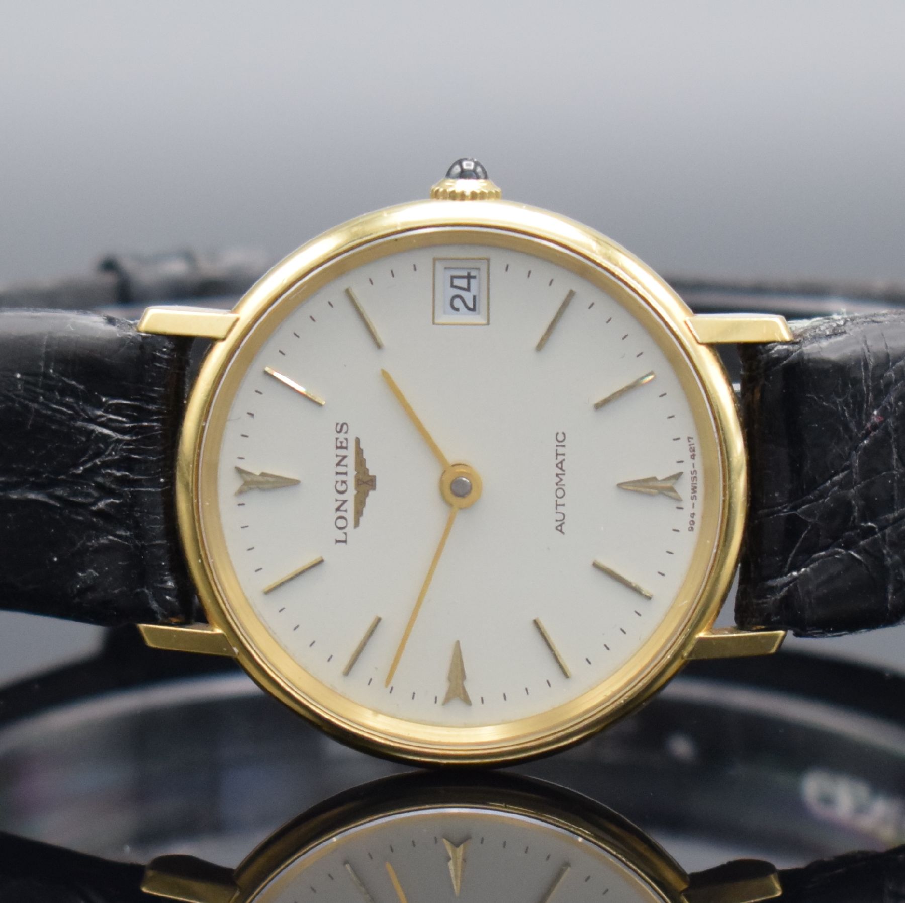 Detail a: LONGINES Damenarmbanduhr in GG 750/000, Schweiz um 1980, Automatik, Boden aufgedr., neutr. Lederband m. verg. orig. Dornschl., Schmuckkrone, ...