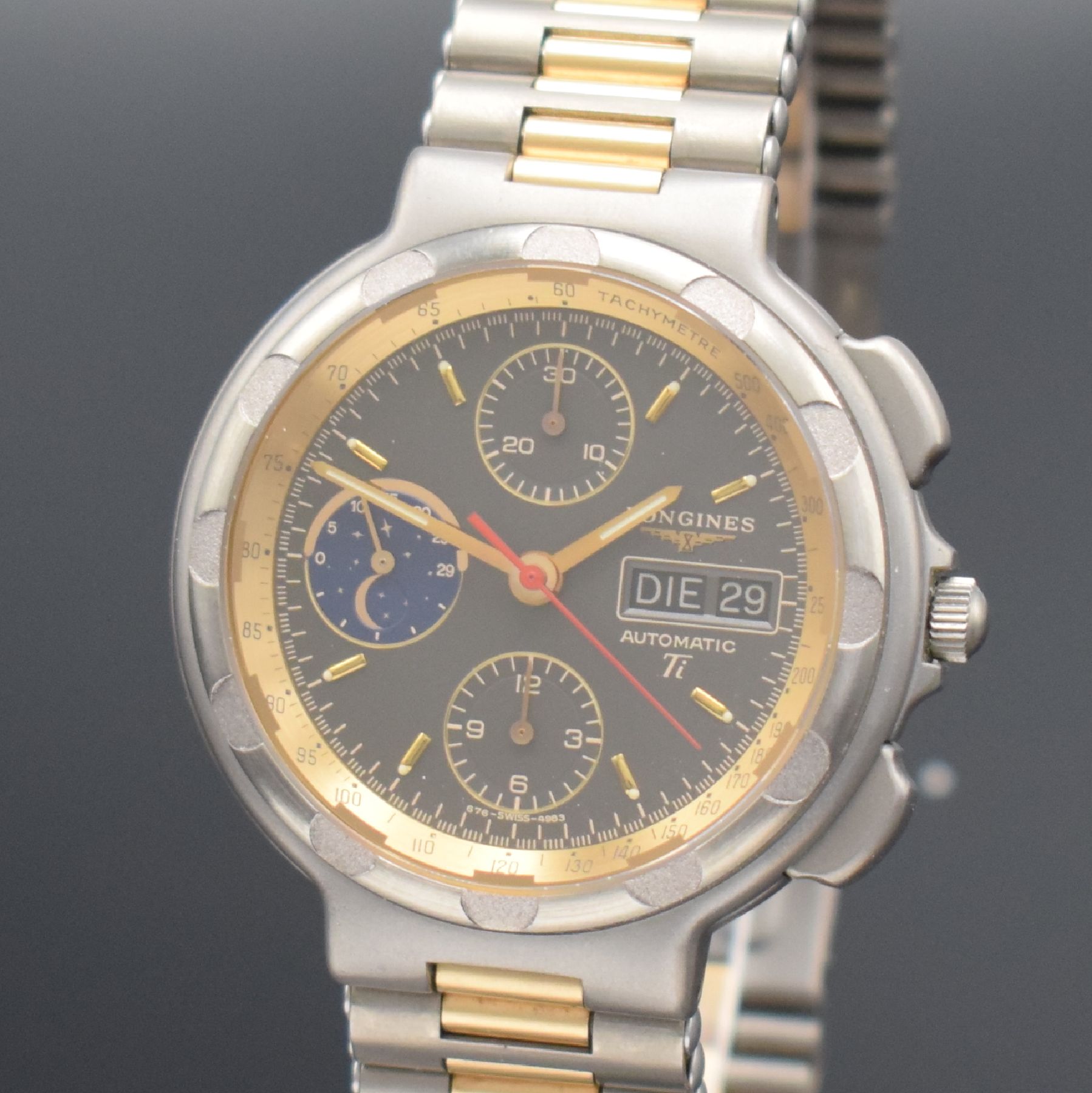 Detail c: LONGINES Conquest Herrenarmbanduhr mit Chronograph & Mondphase in Titan/Gold, Schweiz um 1980, Automatik, Boden aufgedr., Geh. m. integr. Band., ...